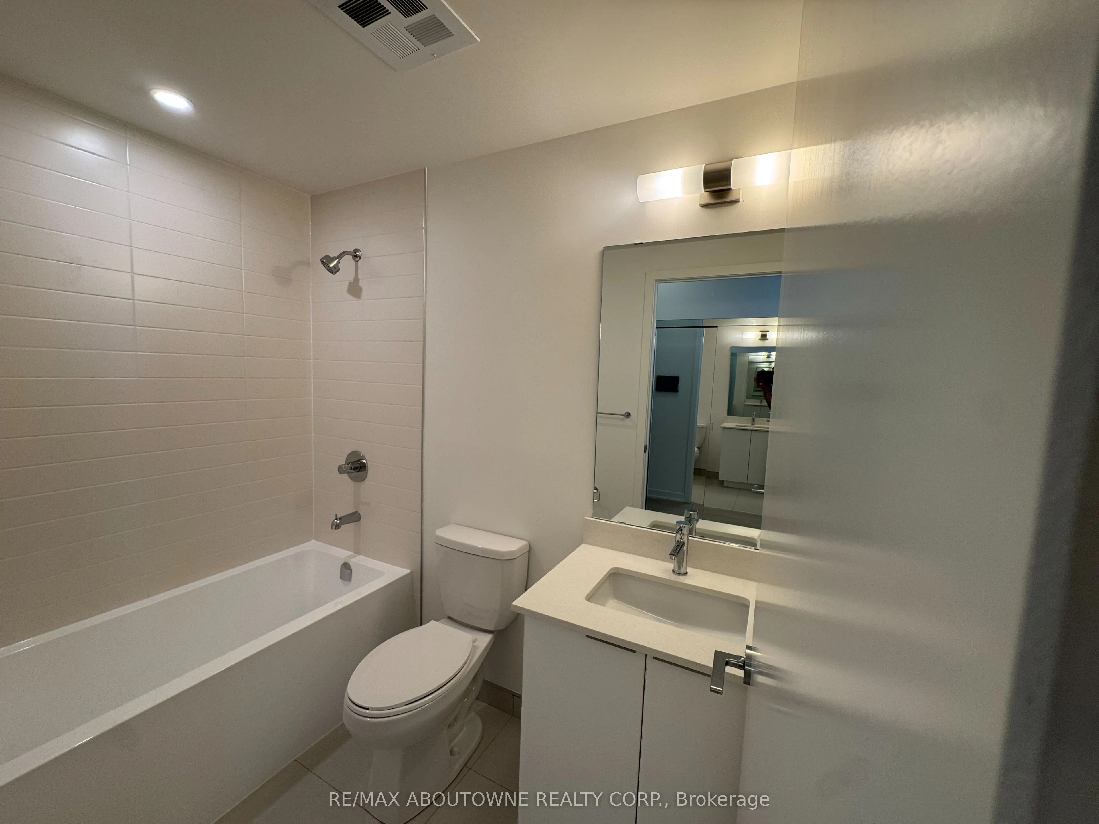 3079 Trafalgar Road, #906