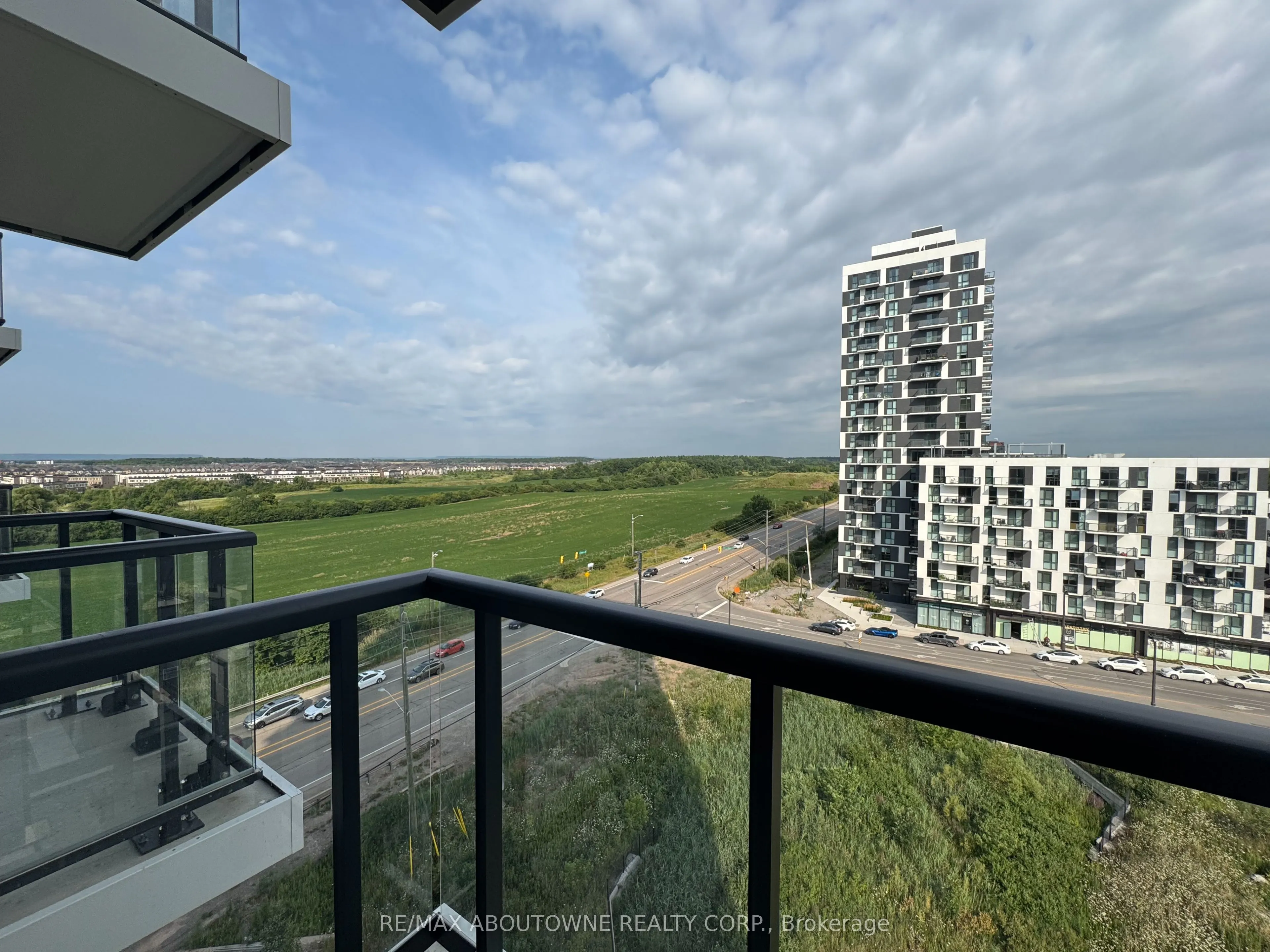 3079 Trafalgar Road, #906