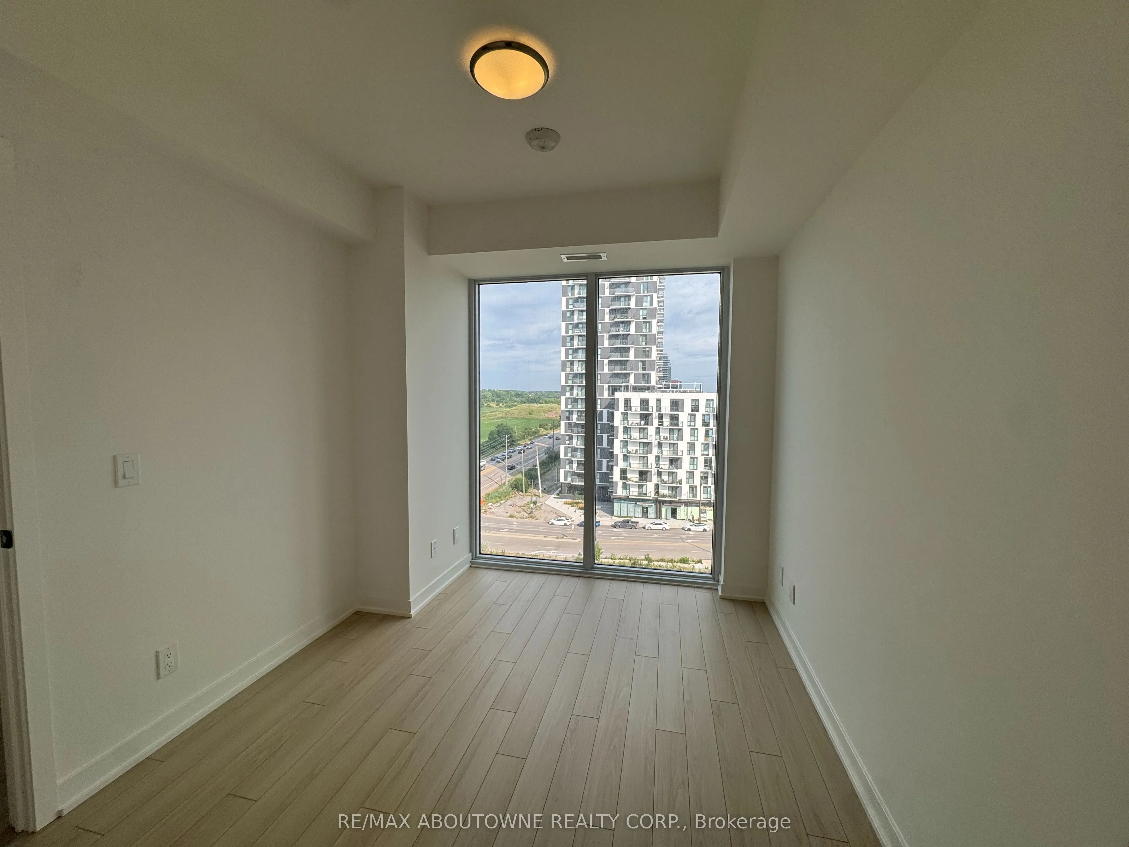 3079 Trafalgar Road, #906
