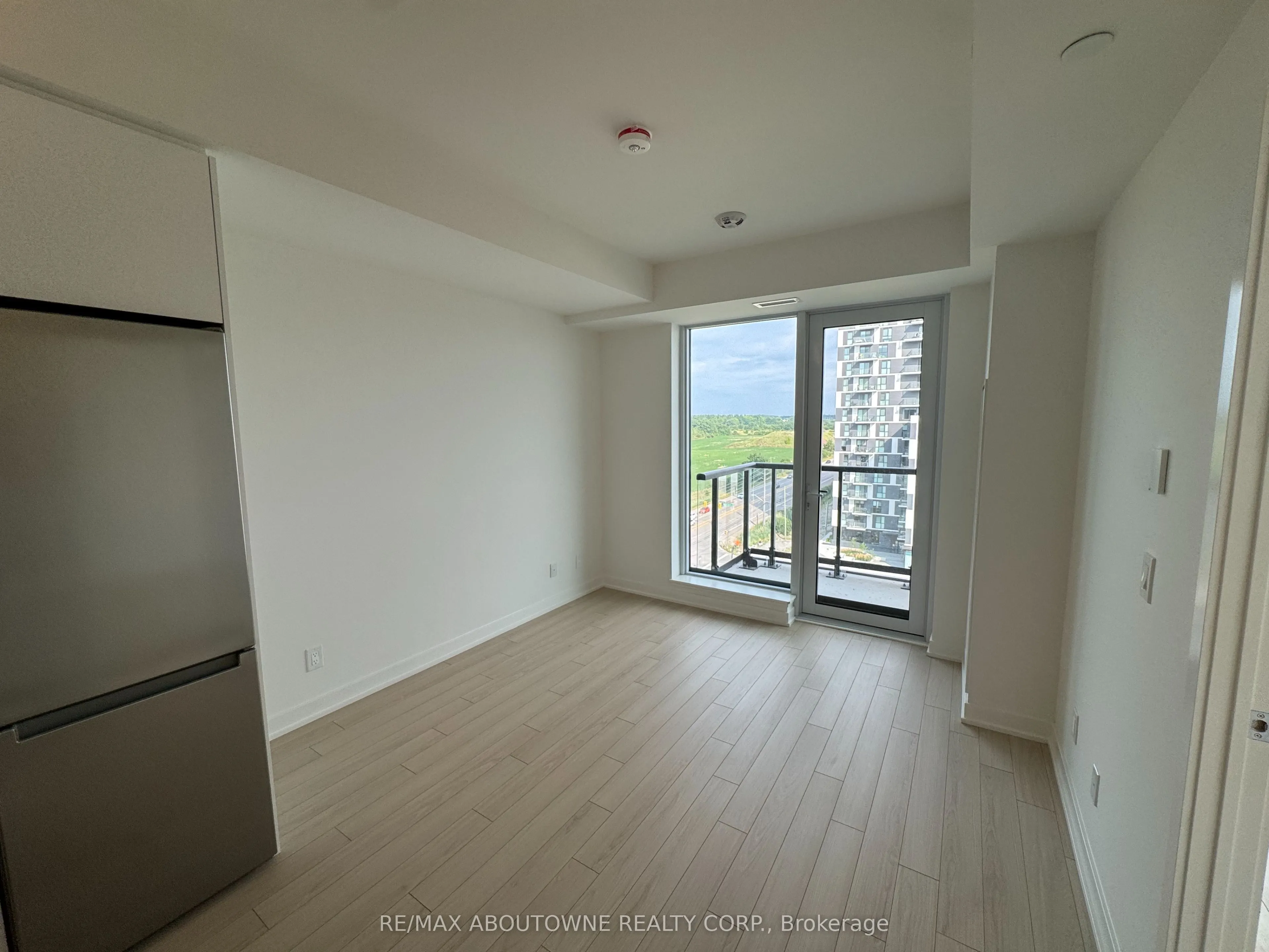 3079 Trafalgar Road, #906