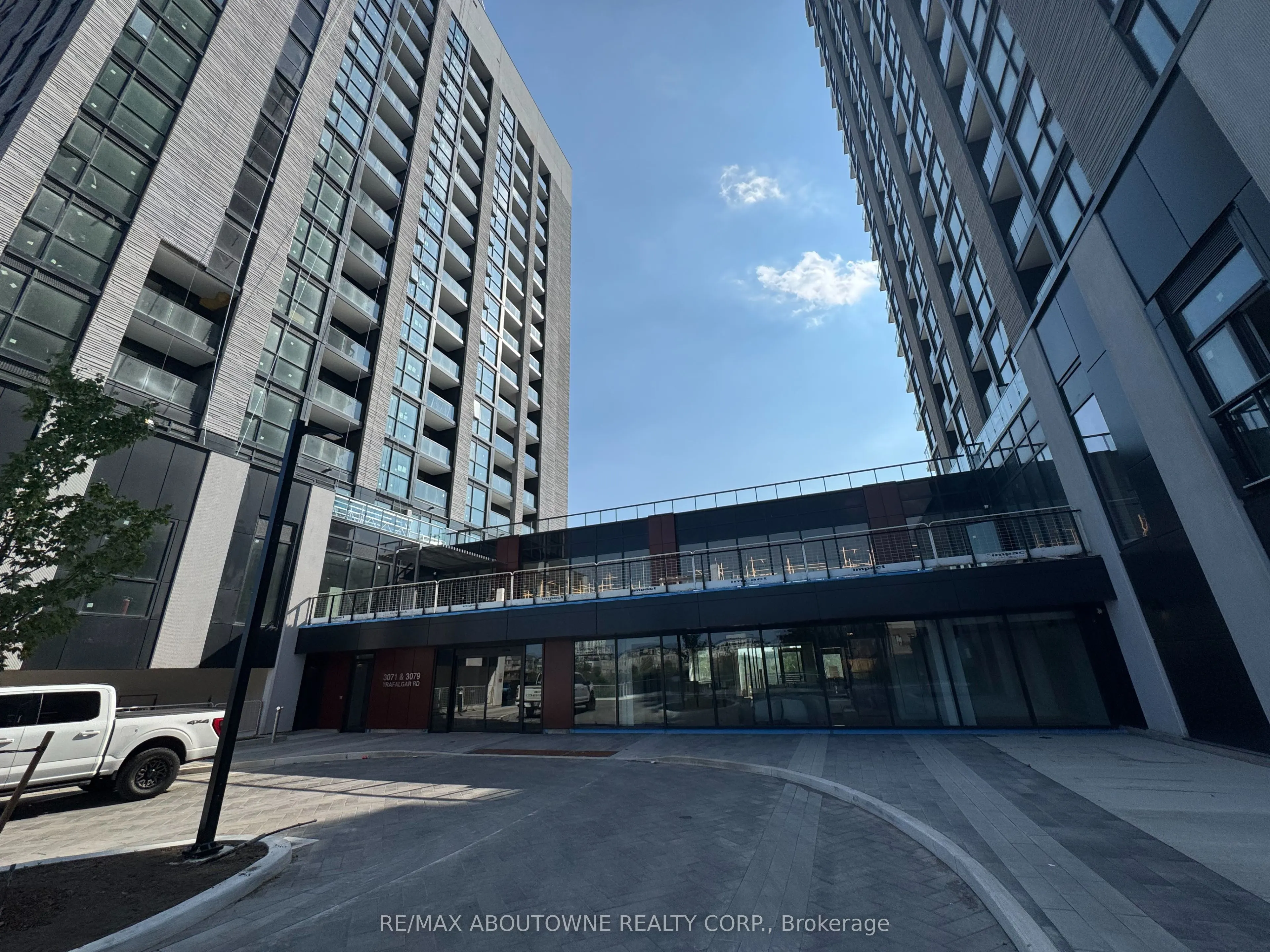 3079 Trafalgar Road, #906