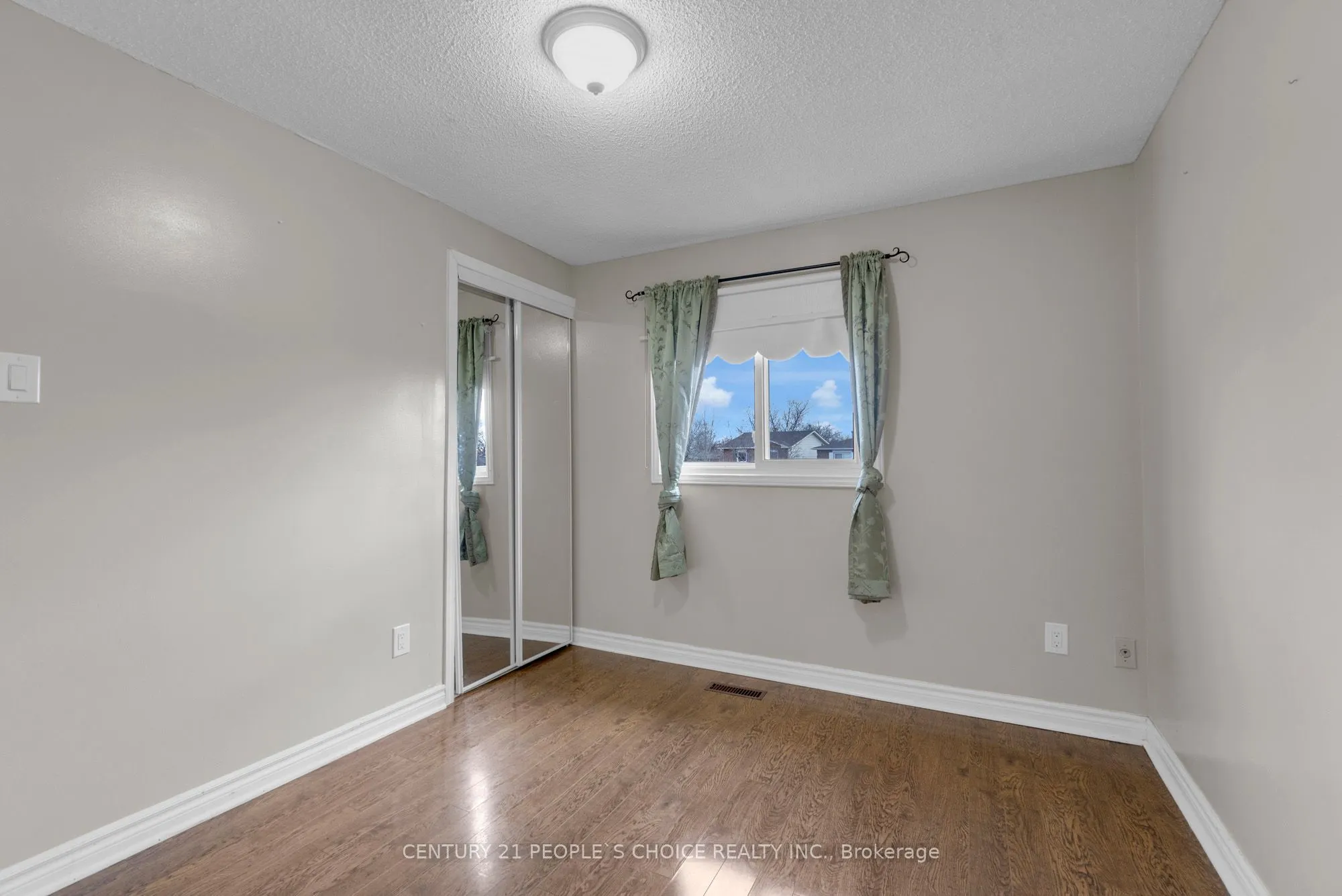 35 Ferri Crescent