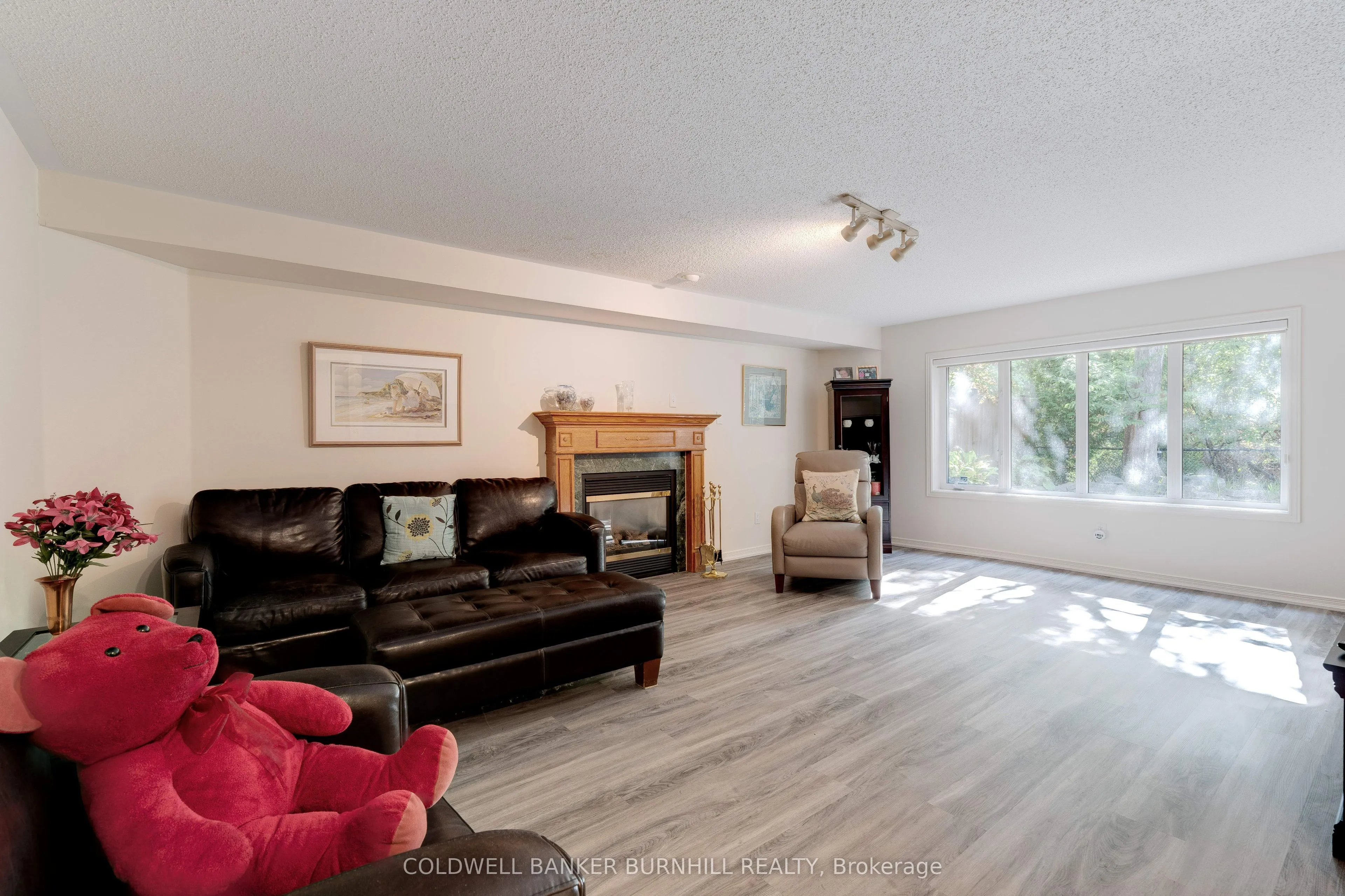 2500 WESTOAK TRAILS Boulevard
