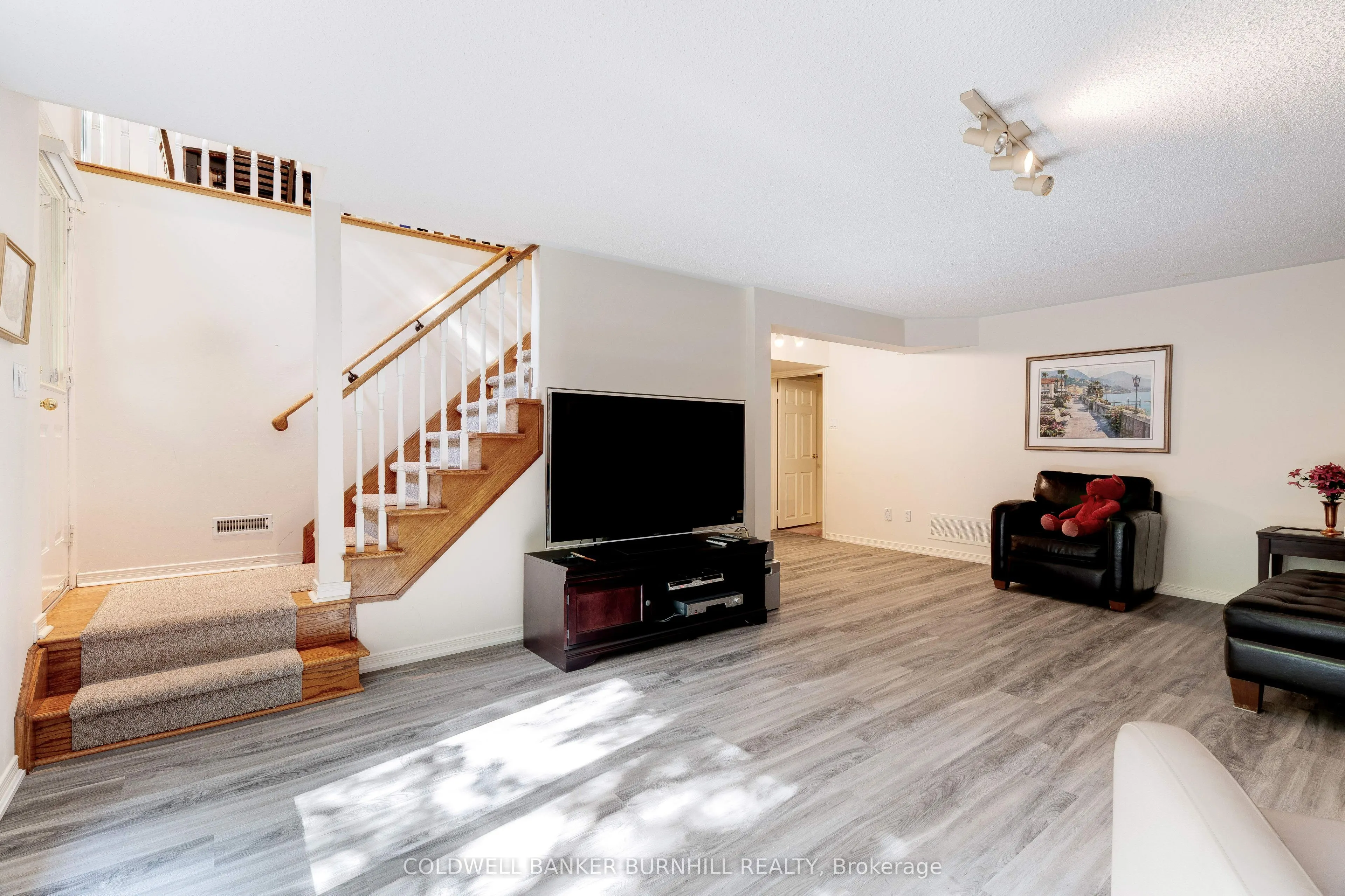 2500 WESTOAK TRAILS Boulevard