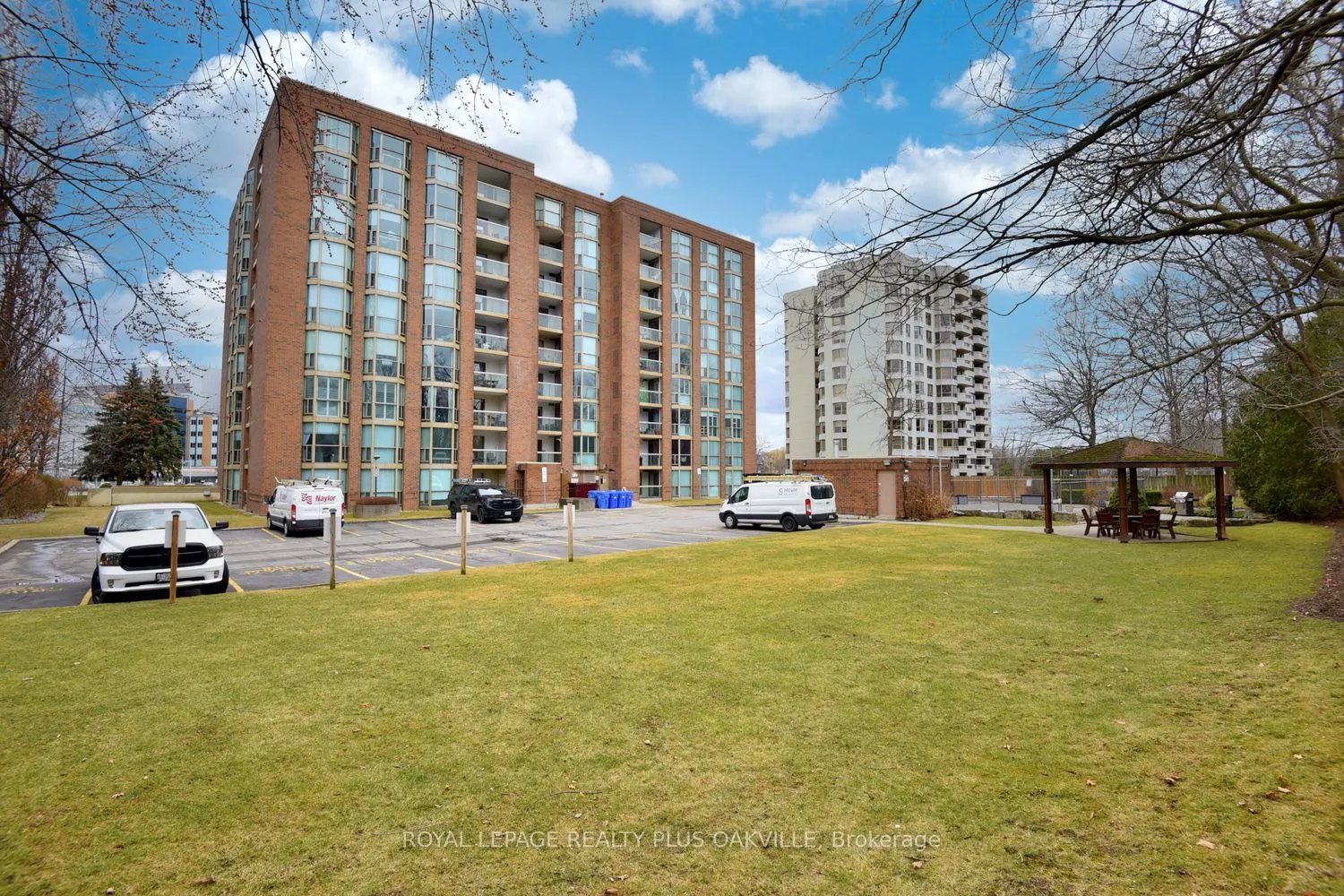 1225 North Shore Boulevard E, #404