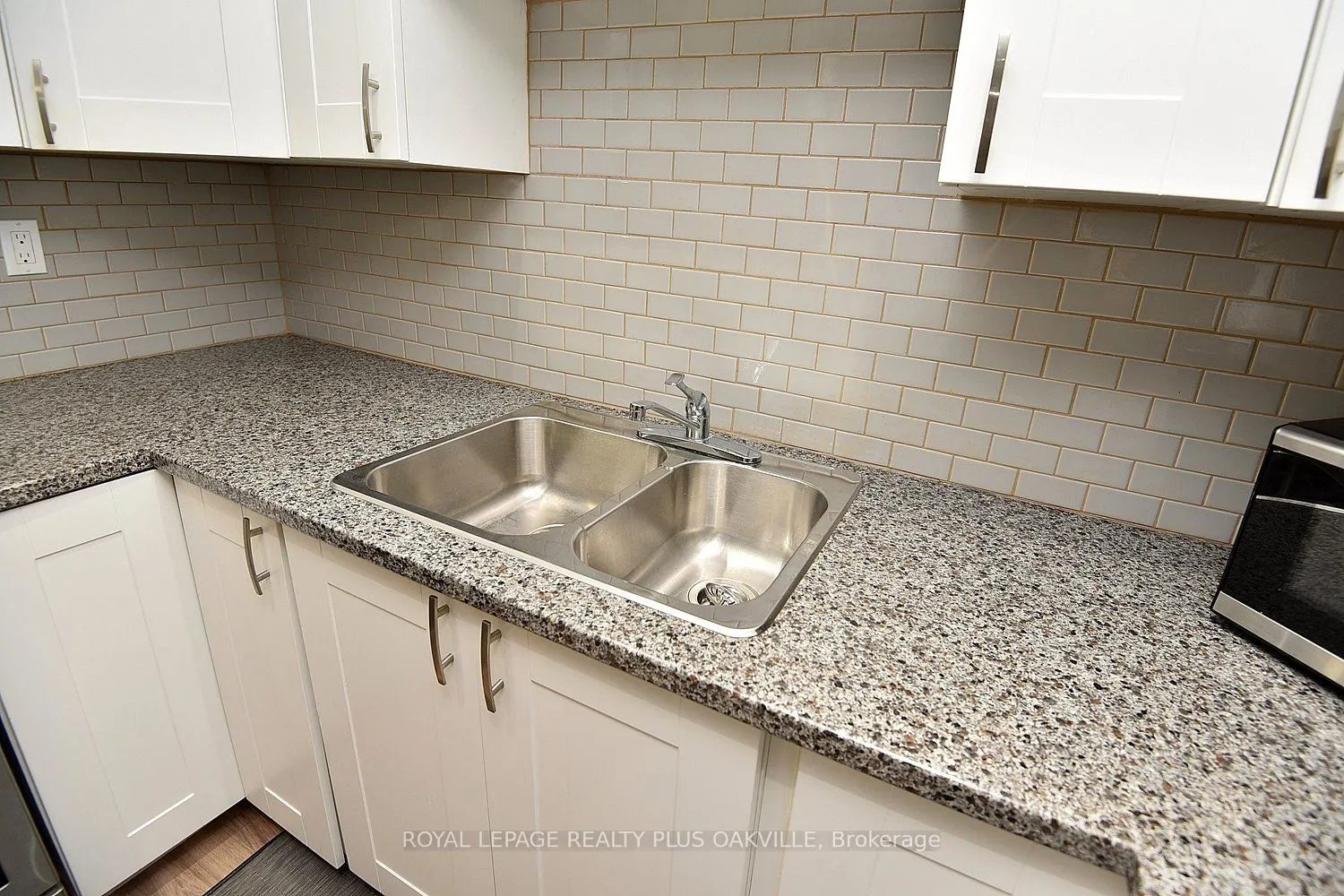 1225 North Shore Boulevard E, #404