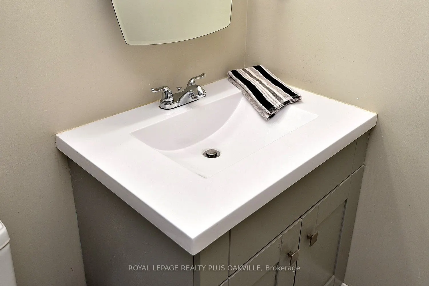 1225 North Shore Boulevard E, #404