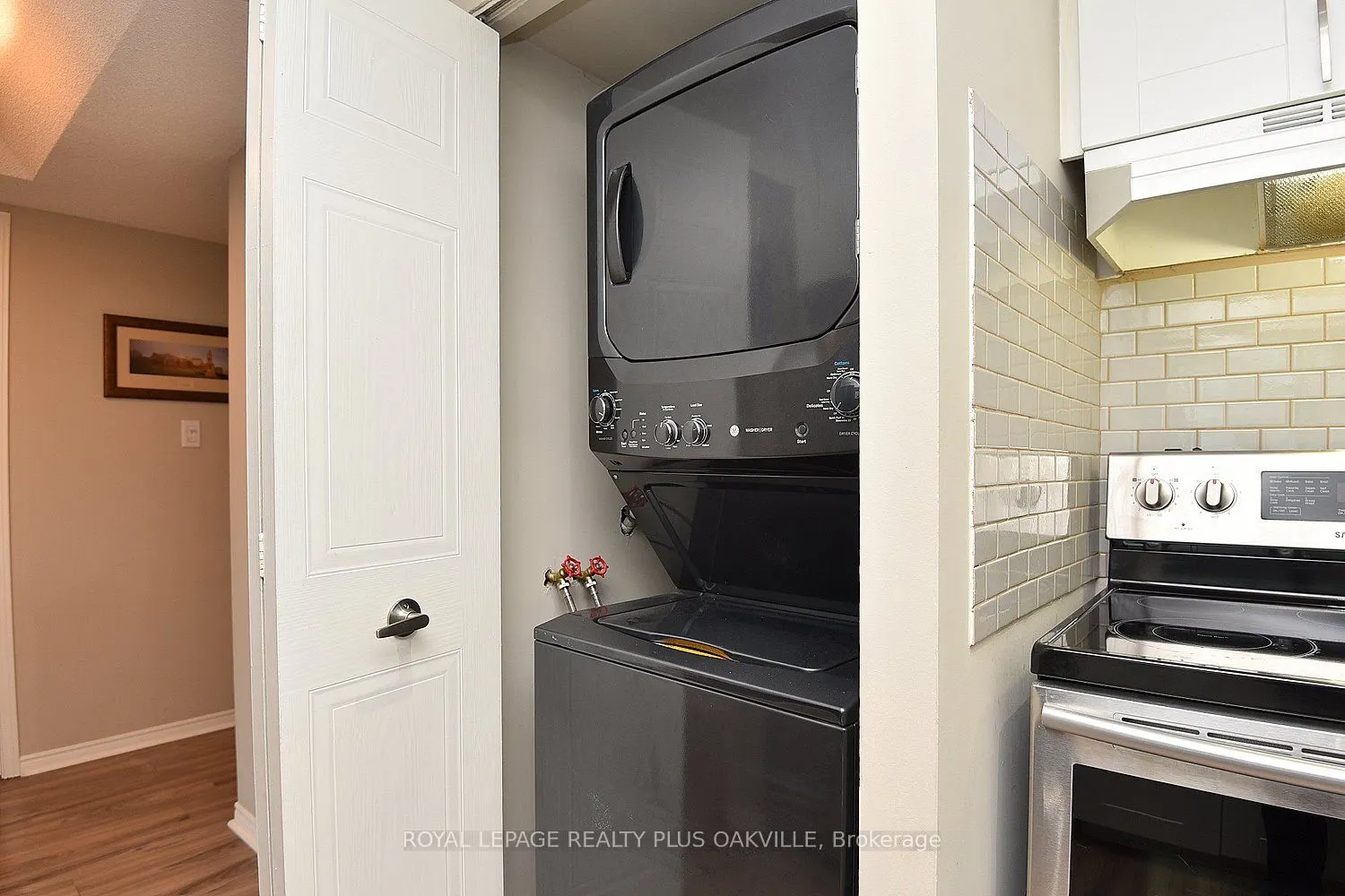1225 North Shore Boulevard E, #404