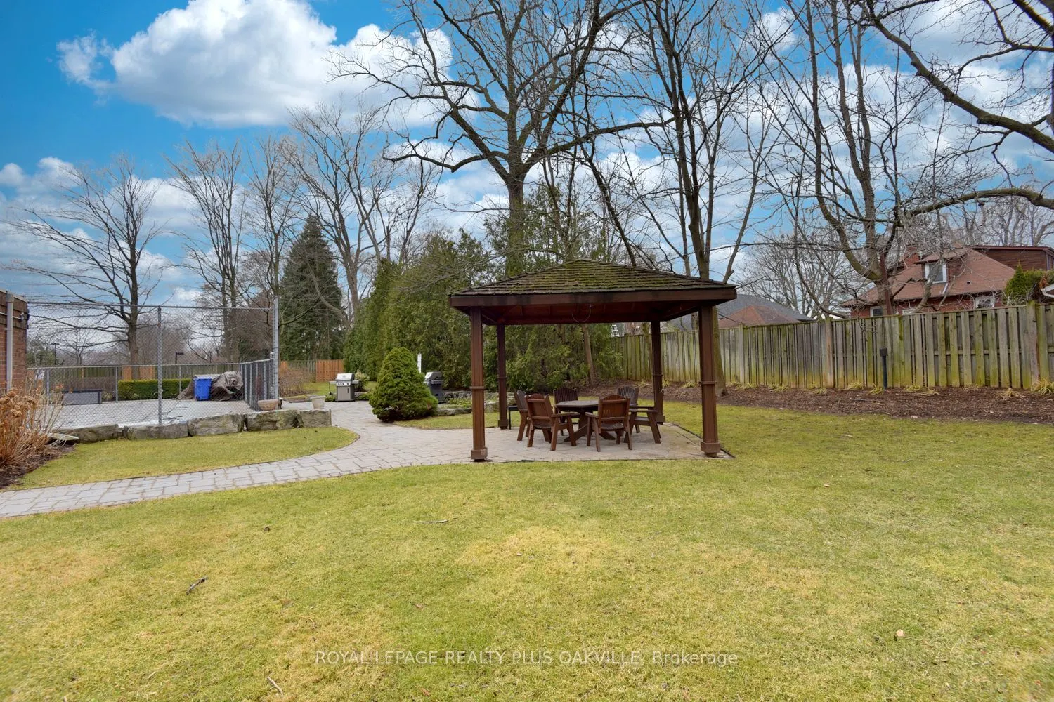 1225 North Shore Boulevard E, #404