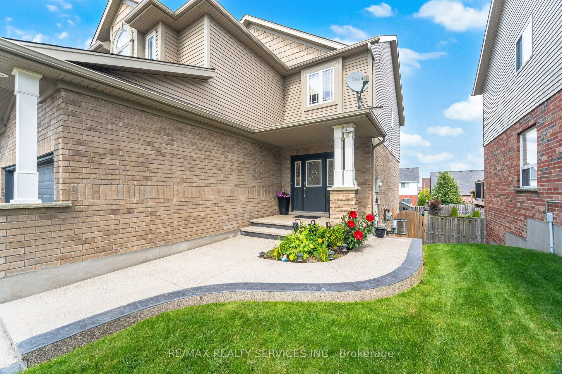 60 Dinnick Crescent