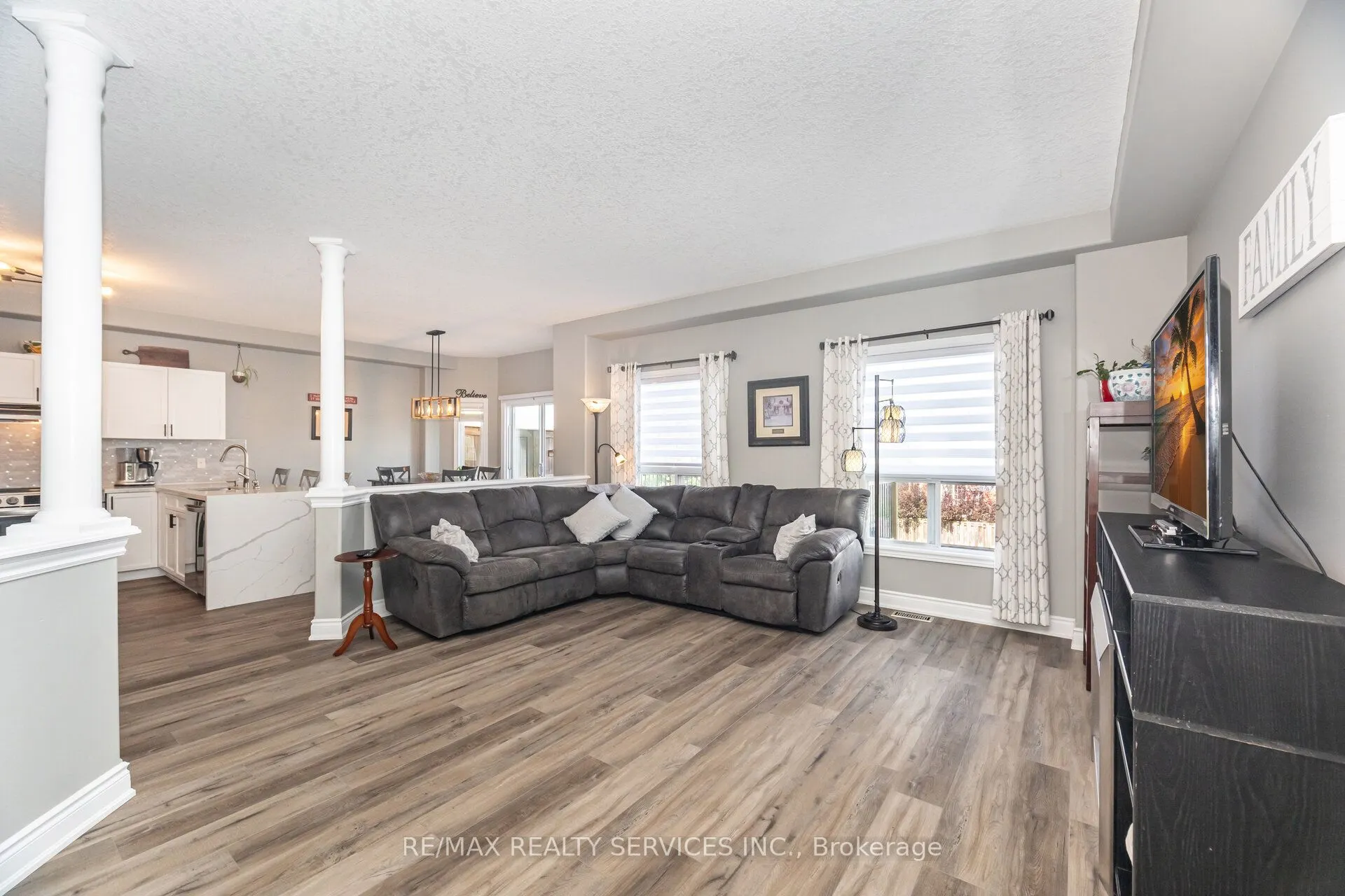 60 Dinnick Crescent