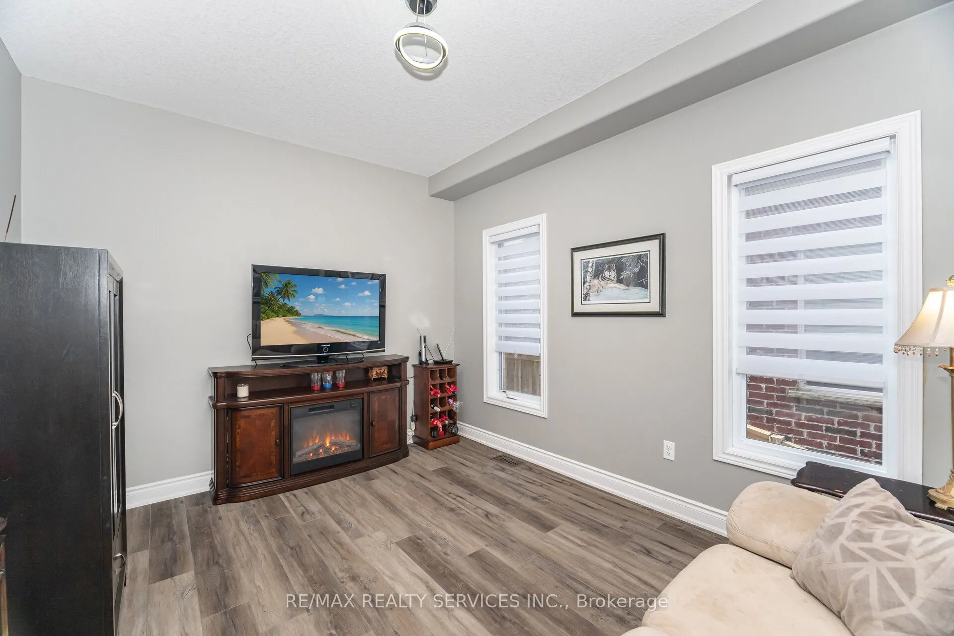 60 Dinnick Crescent
