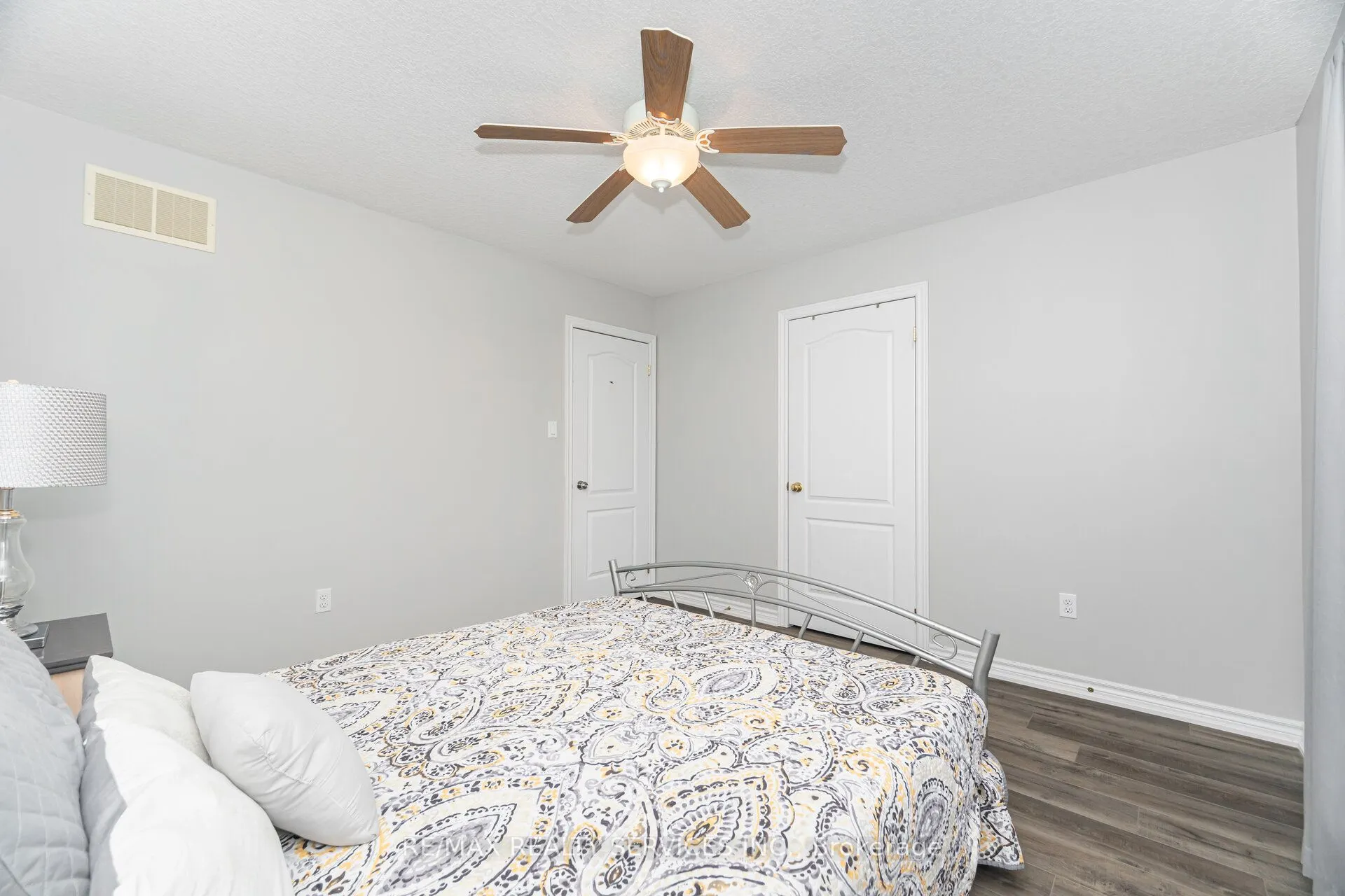 60 Dinnick Crescent