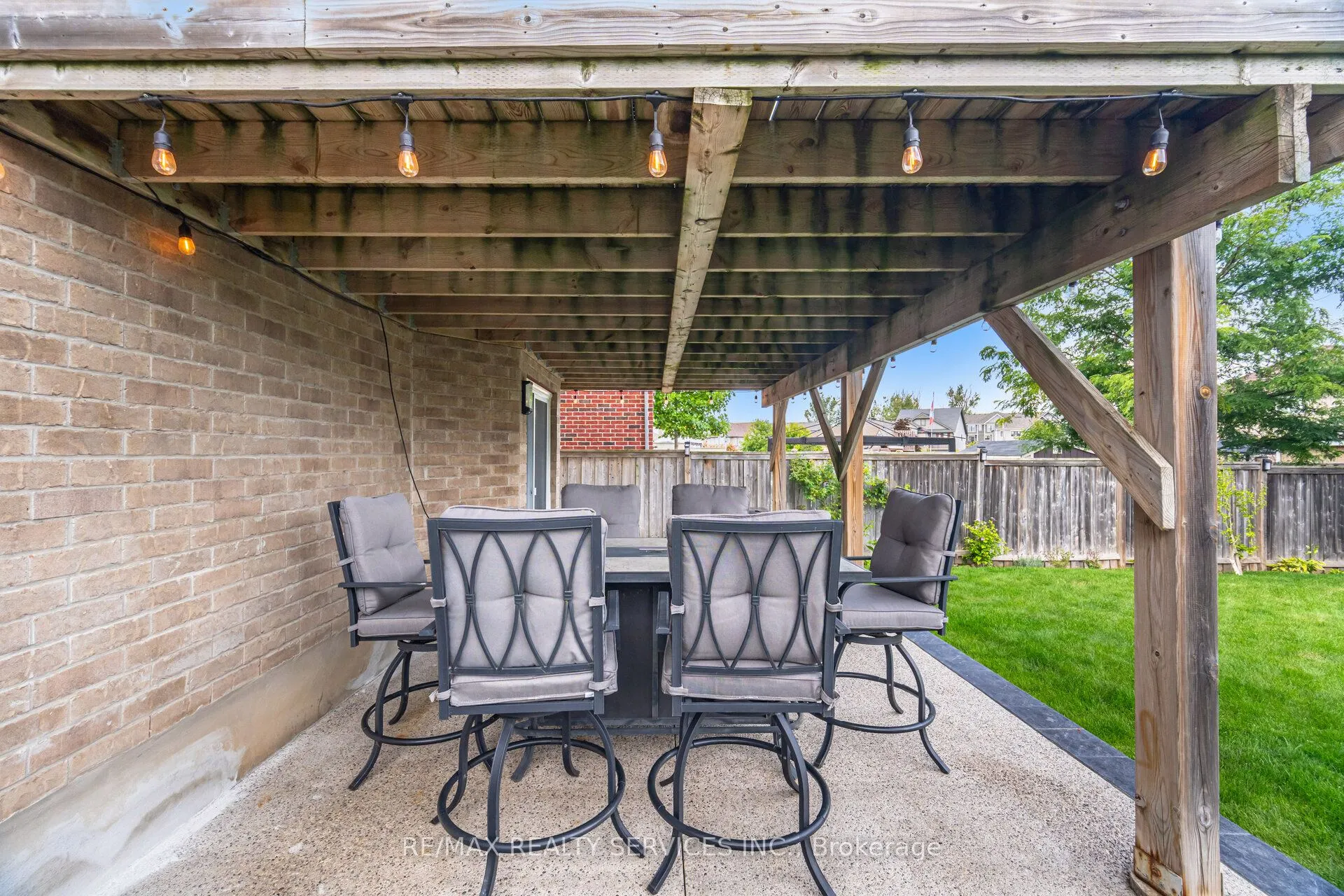 60 Dinnick Crescent