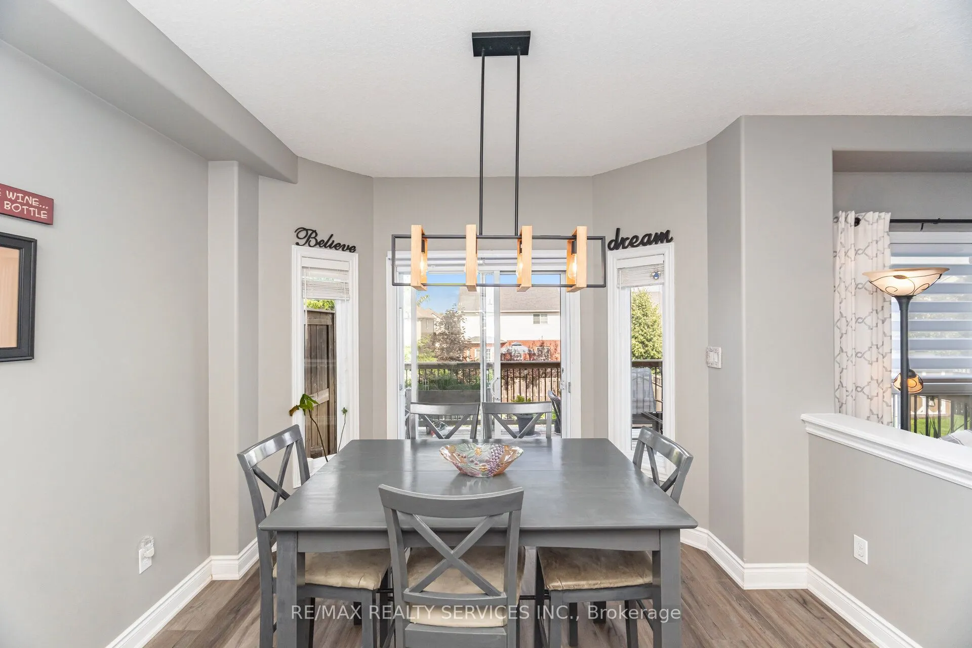 60 Dinnick Crescent