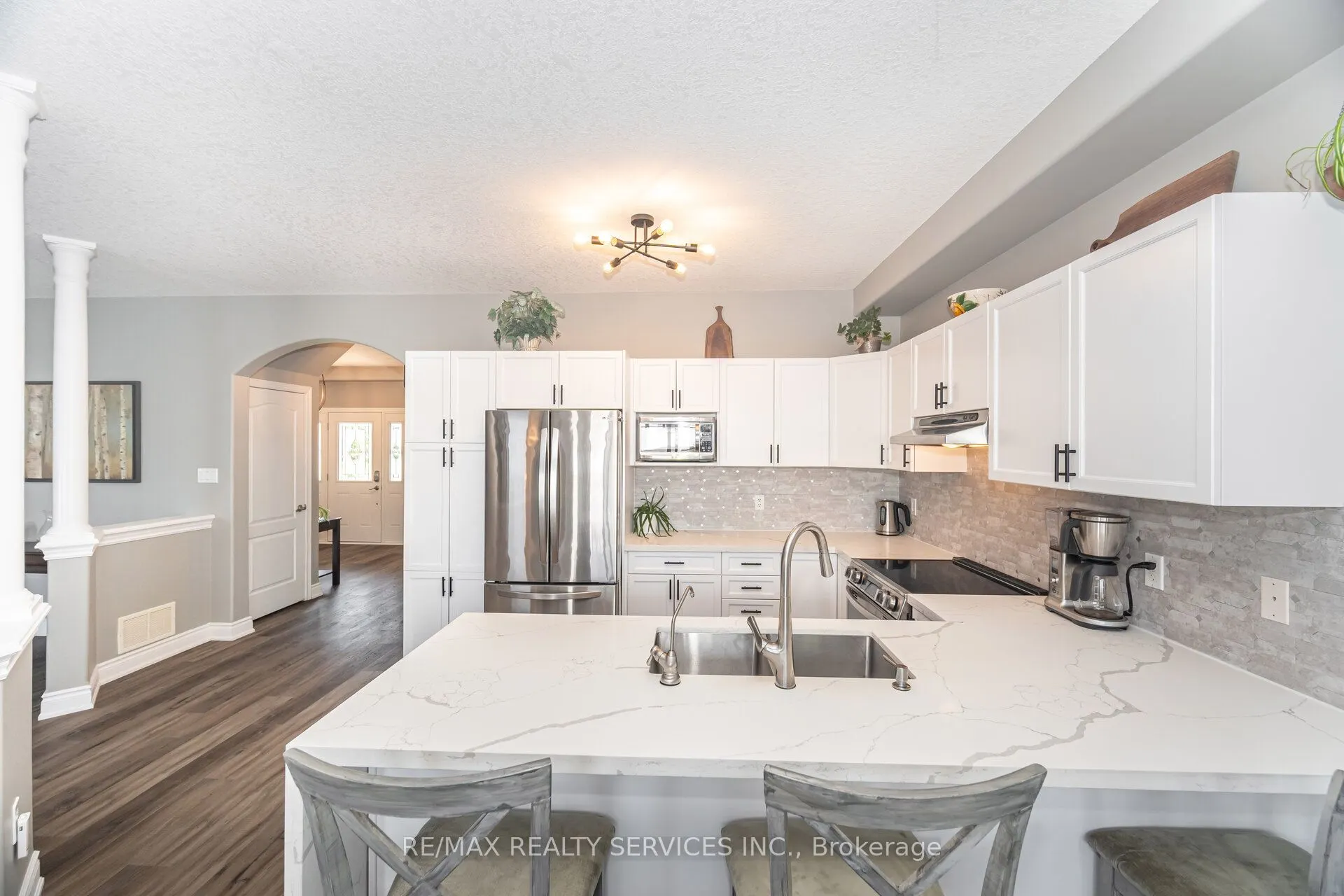 60 Dinnick Crescent