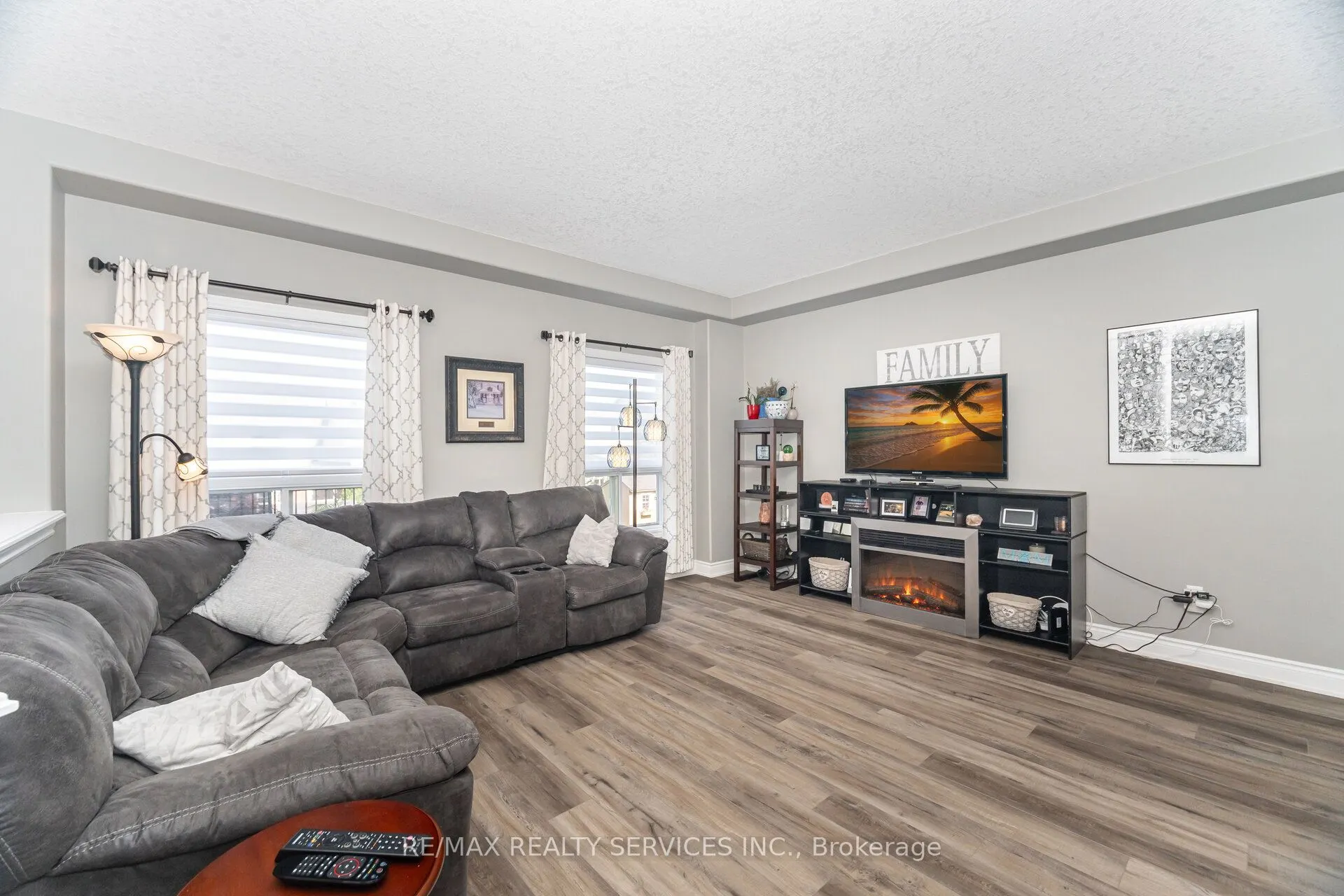 60 Dinnick Crescent