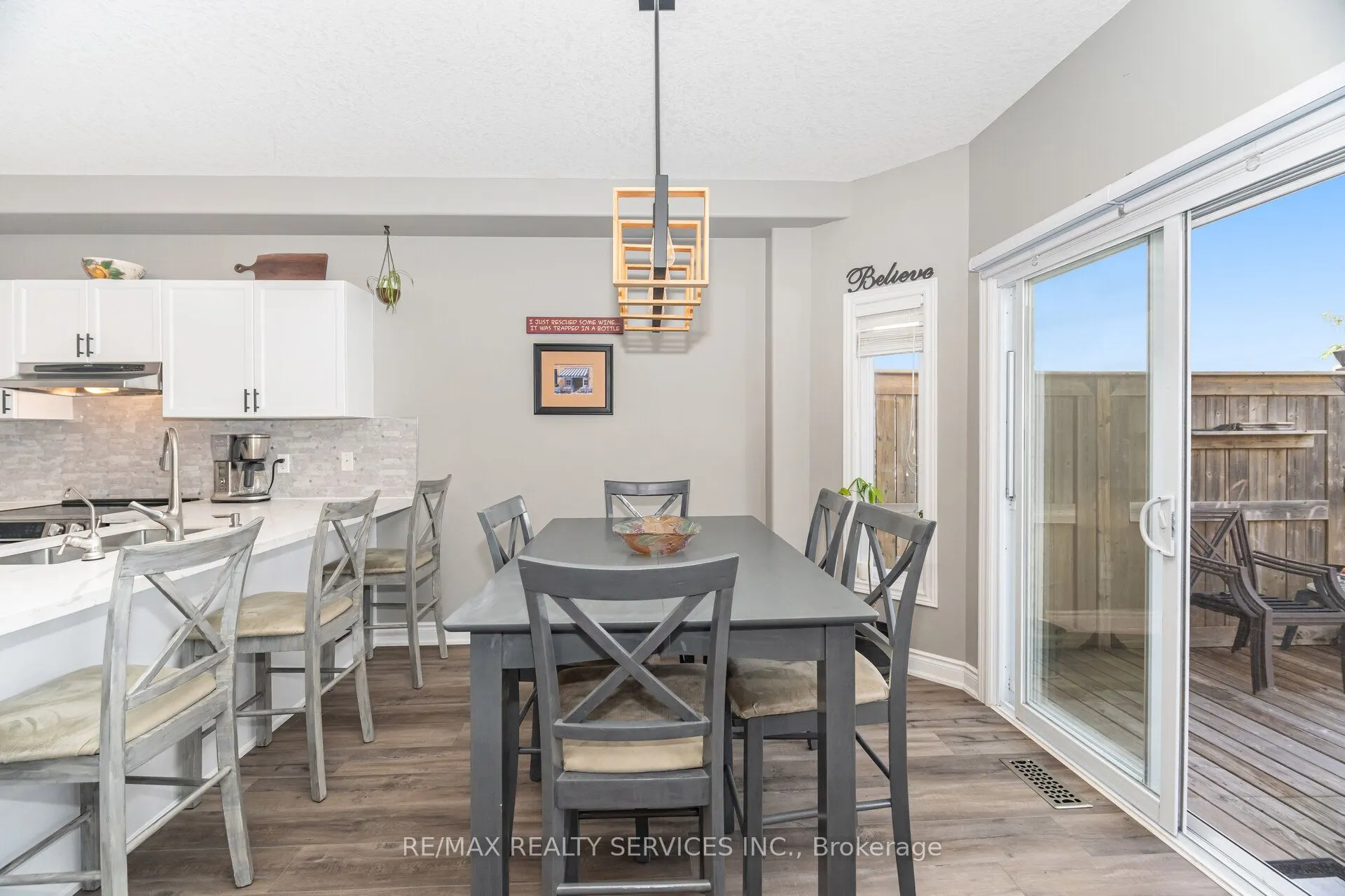 60 Dinnick Crescent