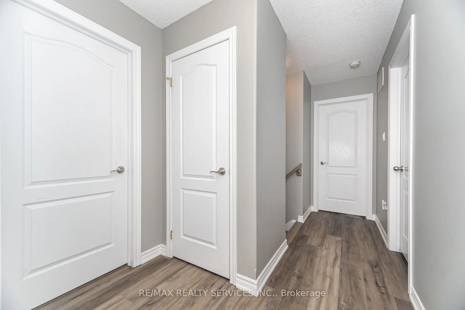 60 Dinnick Crescent