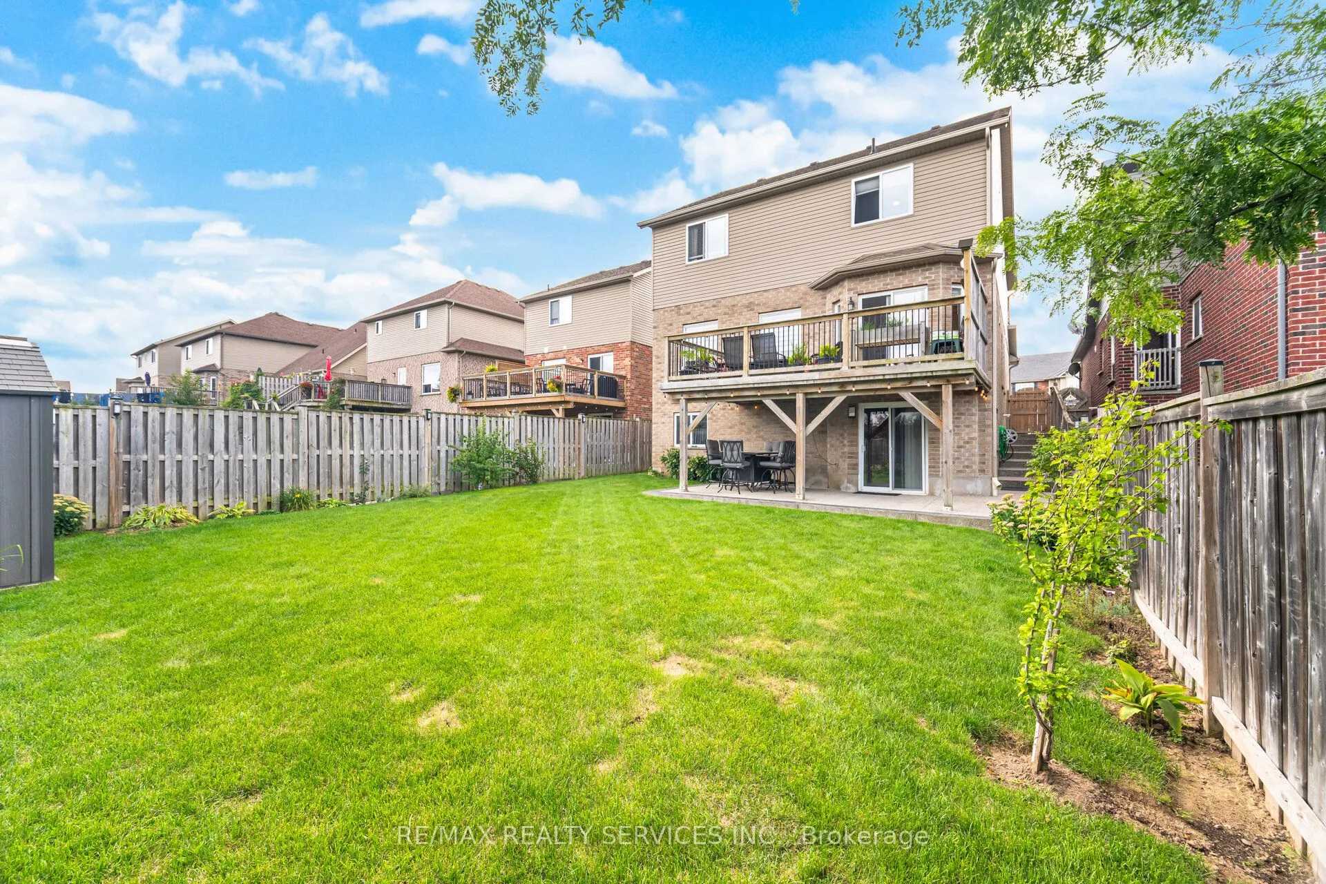 60 Dinnick Crescent