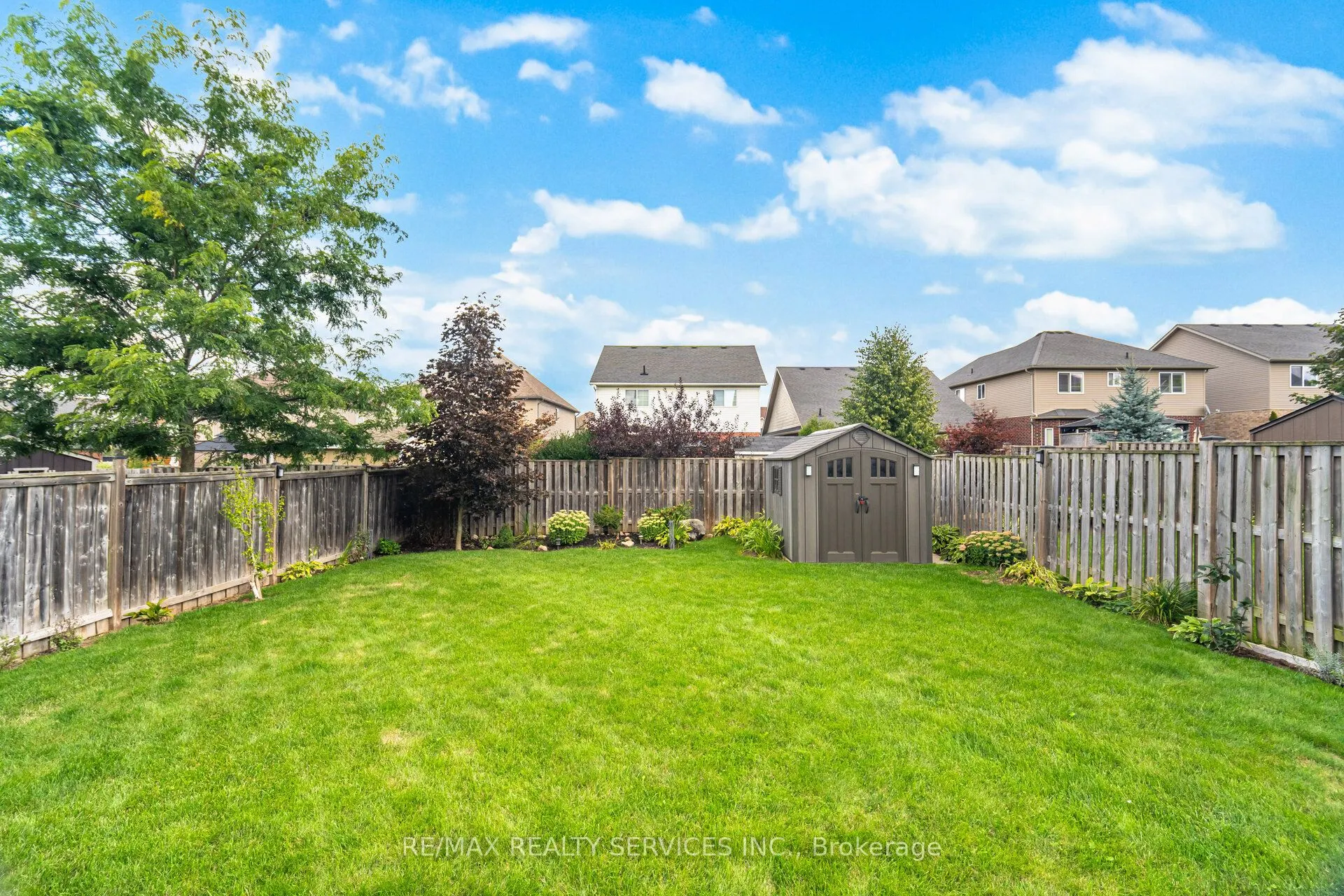 60 Dinnick Crescent