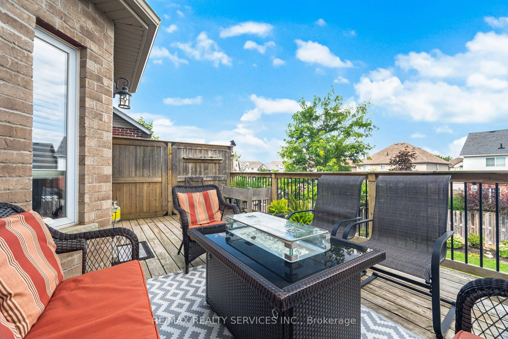 60 Dinnick Crescent
