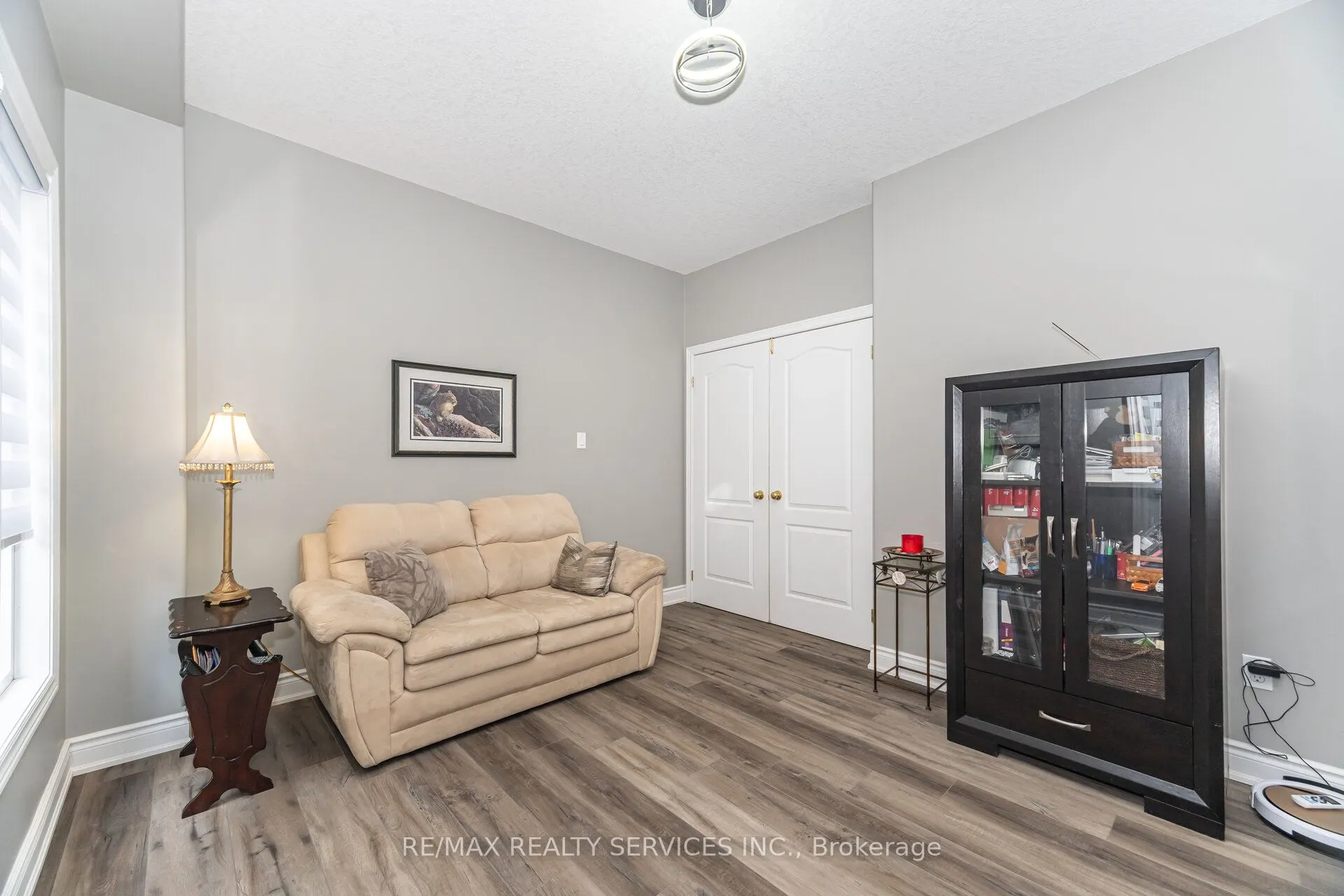 60 Dinnick Crescent