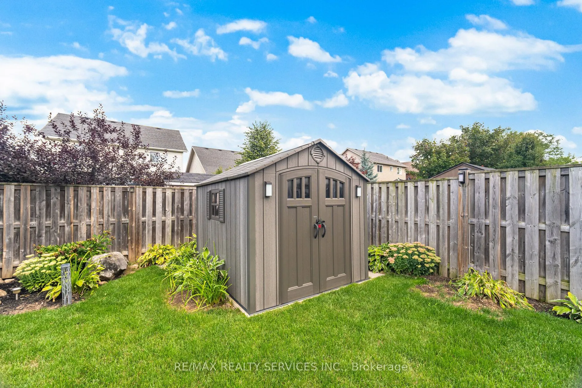 60 Dinnick Crescent