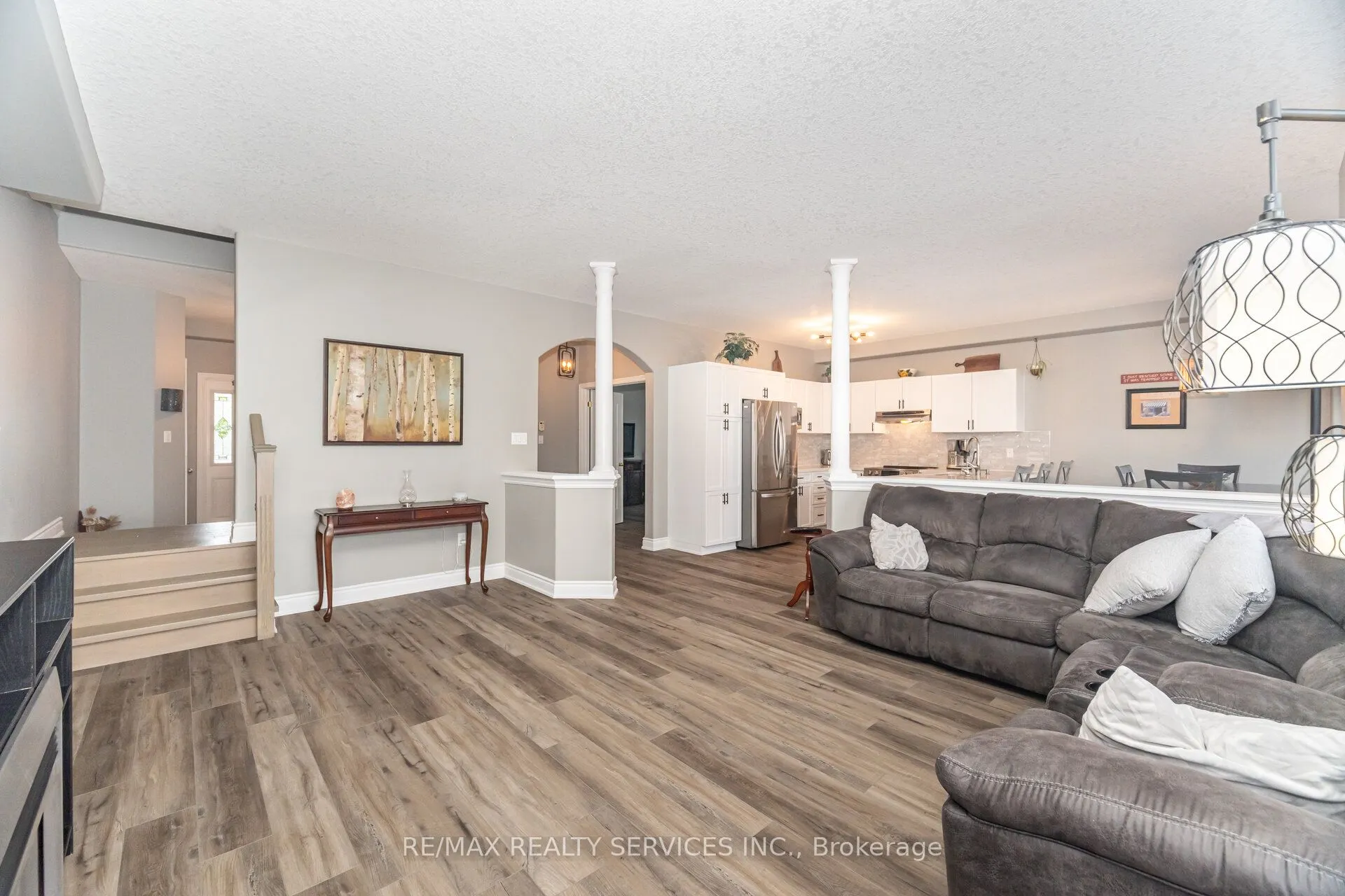 60 Dinnick Crescent