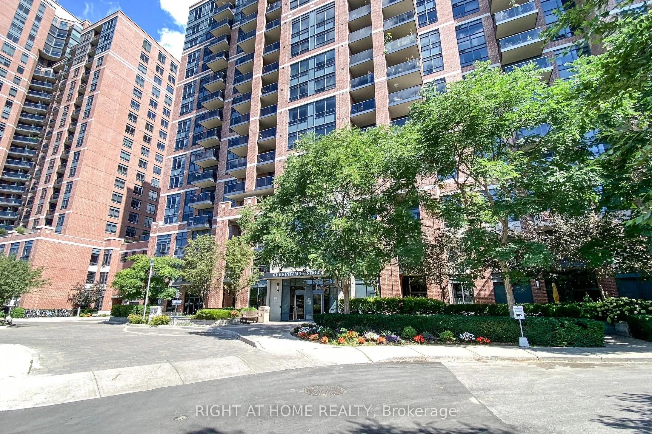 61 Heintzman Street, #413