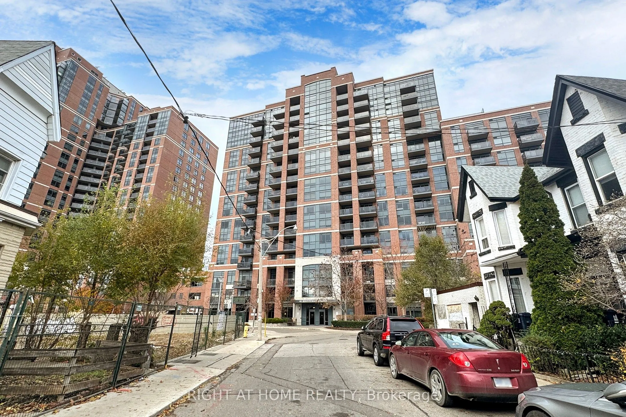 61 Heintzman Street, #413