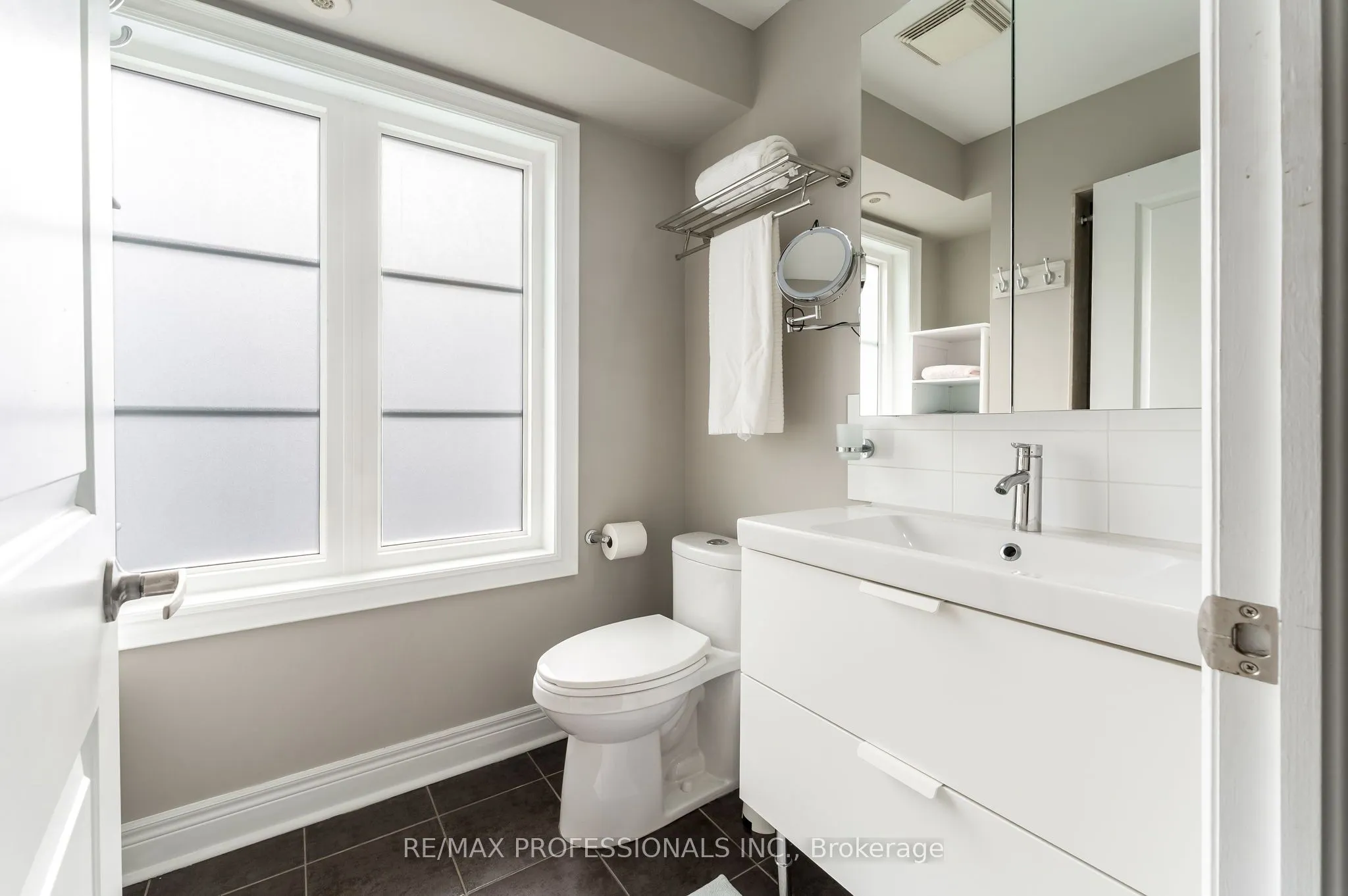 1812 Burnhamthorpe Road E, #1