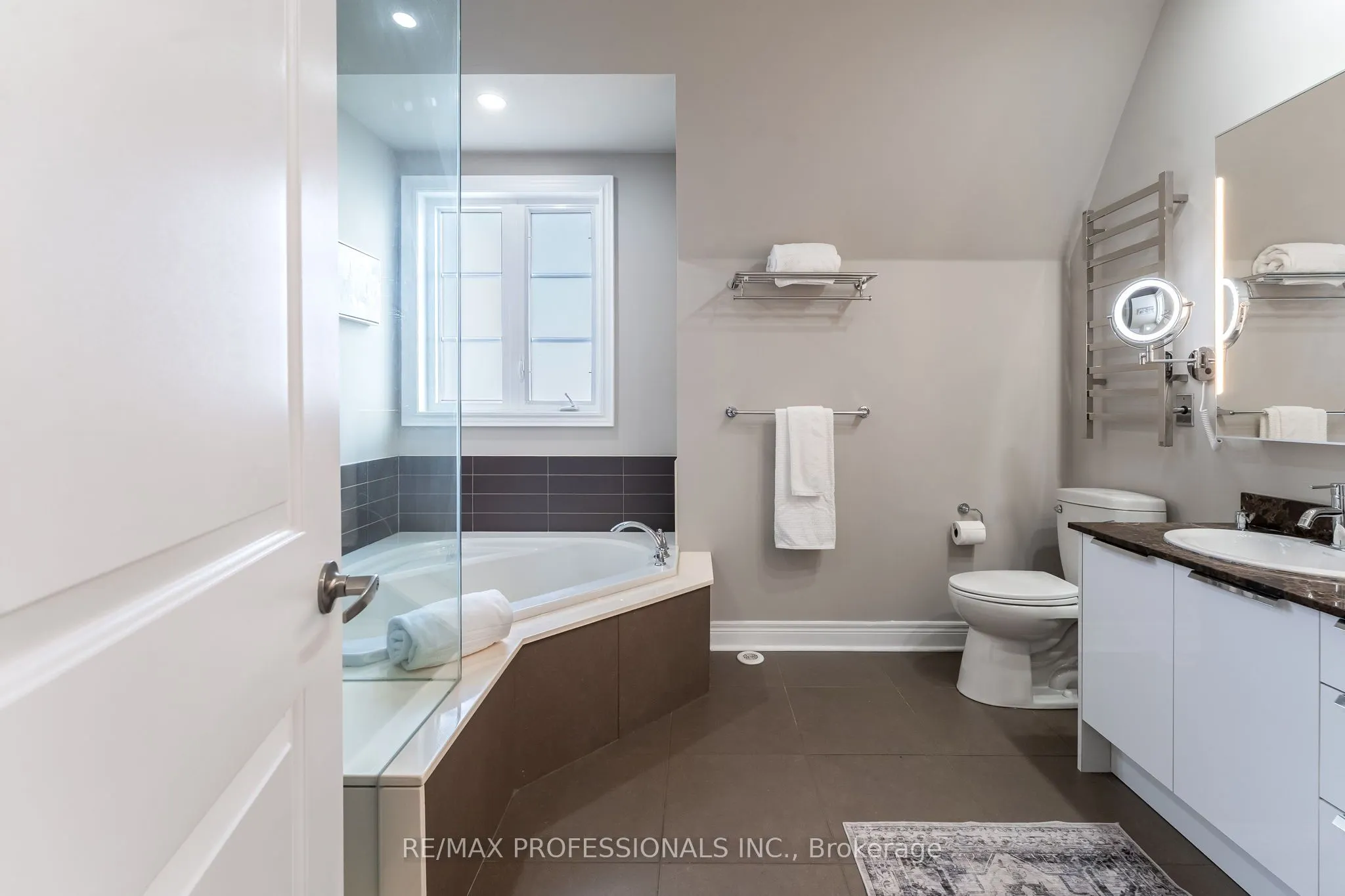 1812 Burnhamthorpe Road E, #1