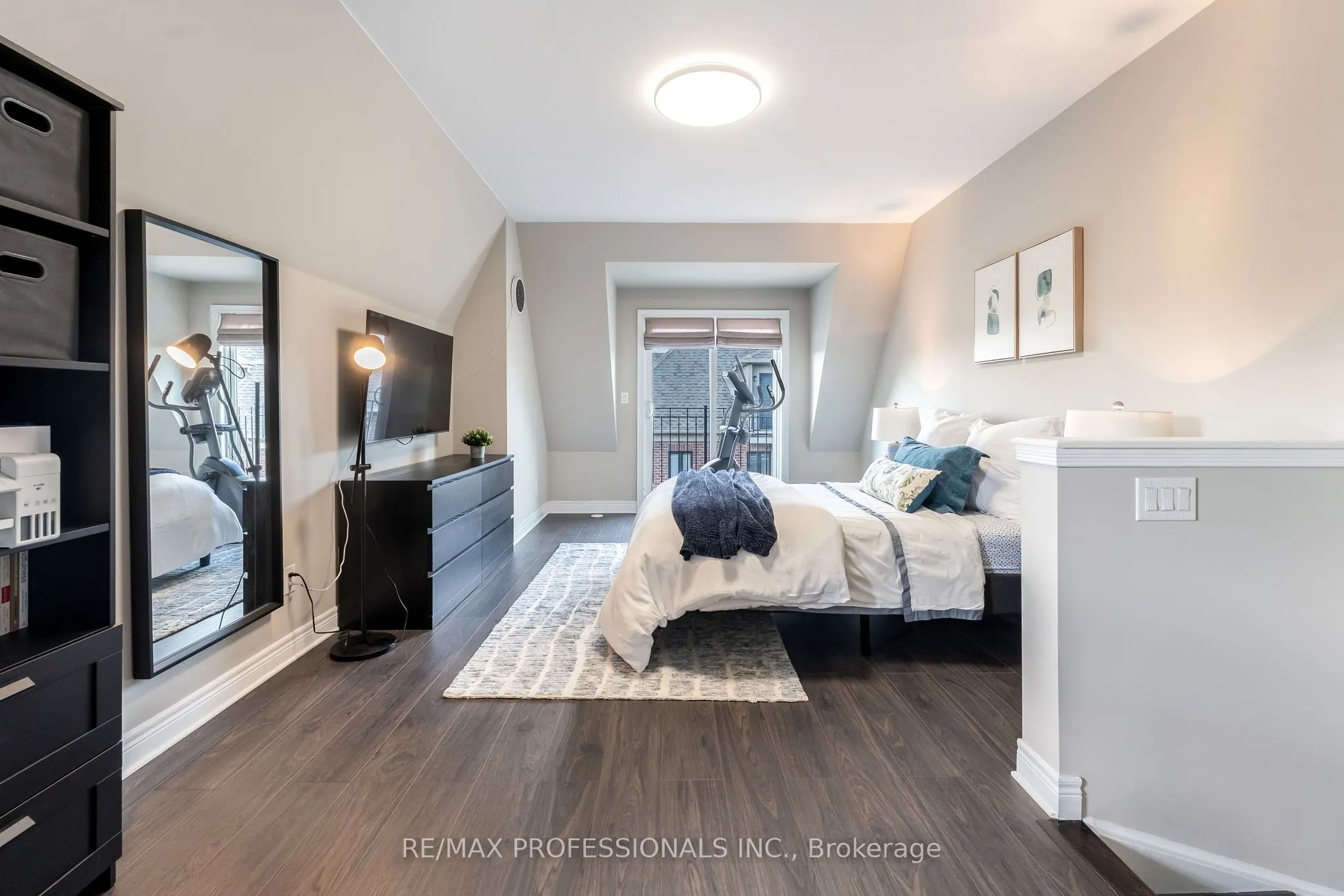 1812 Burnhamthorpe Road E, #1