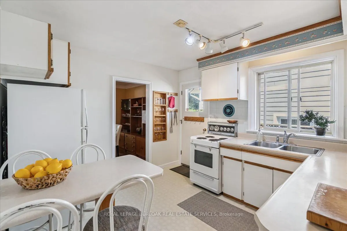 1424 Alfred Crescent
