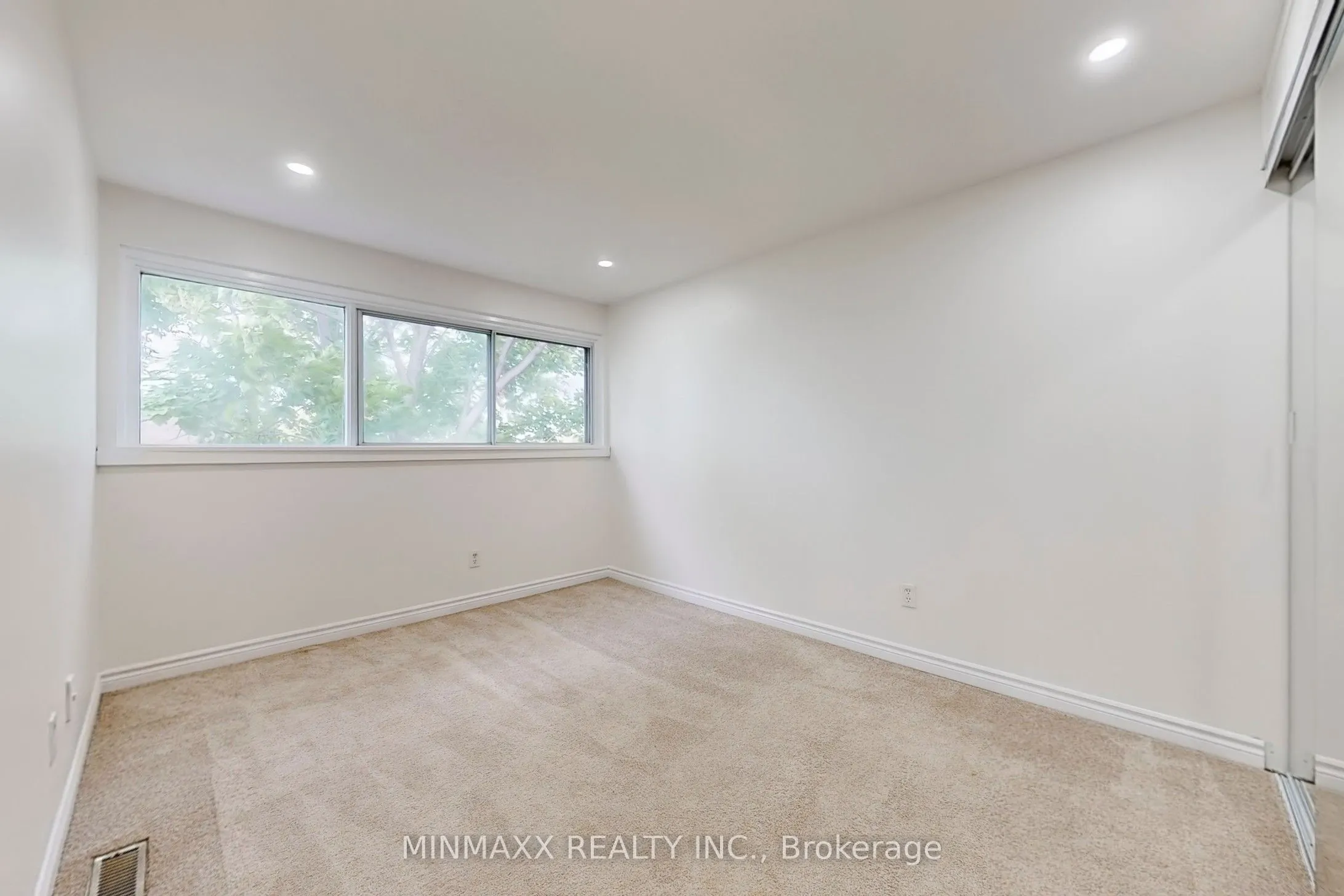 400 Bloor Street E, #64