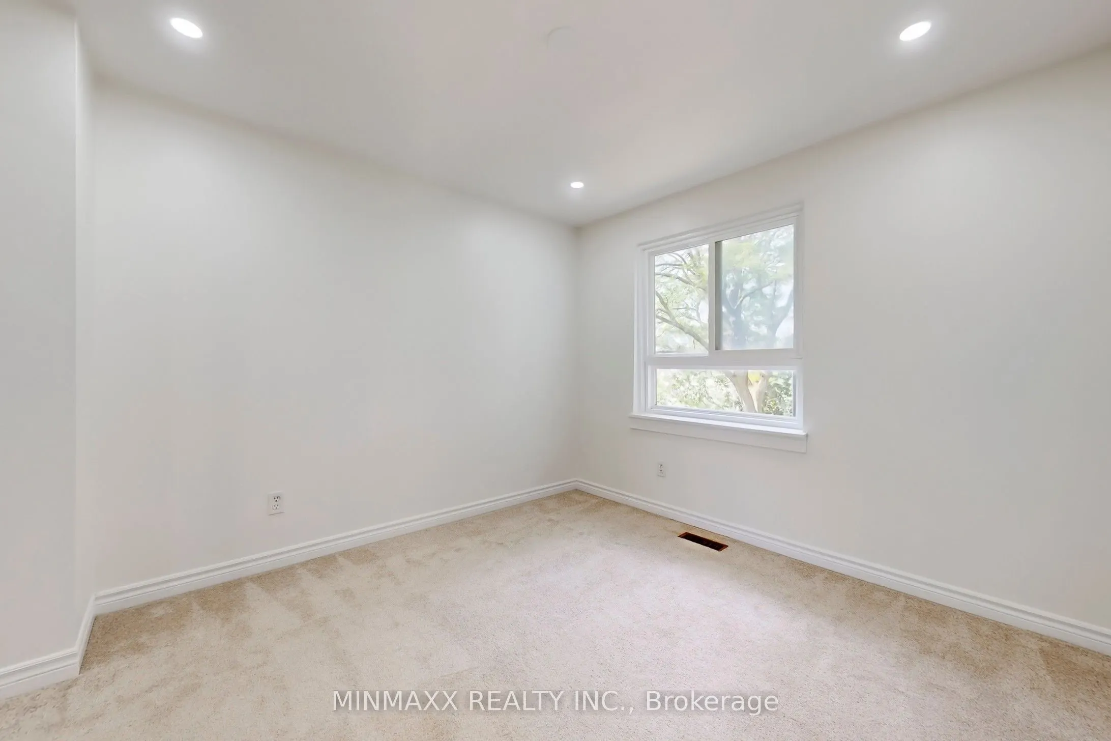 400 Bloor Street E, #64