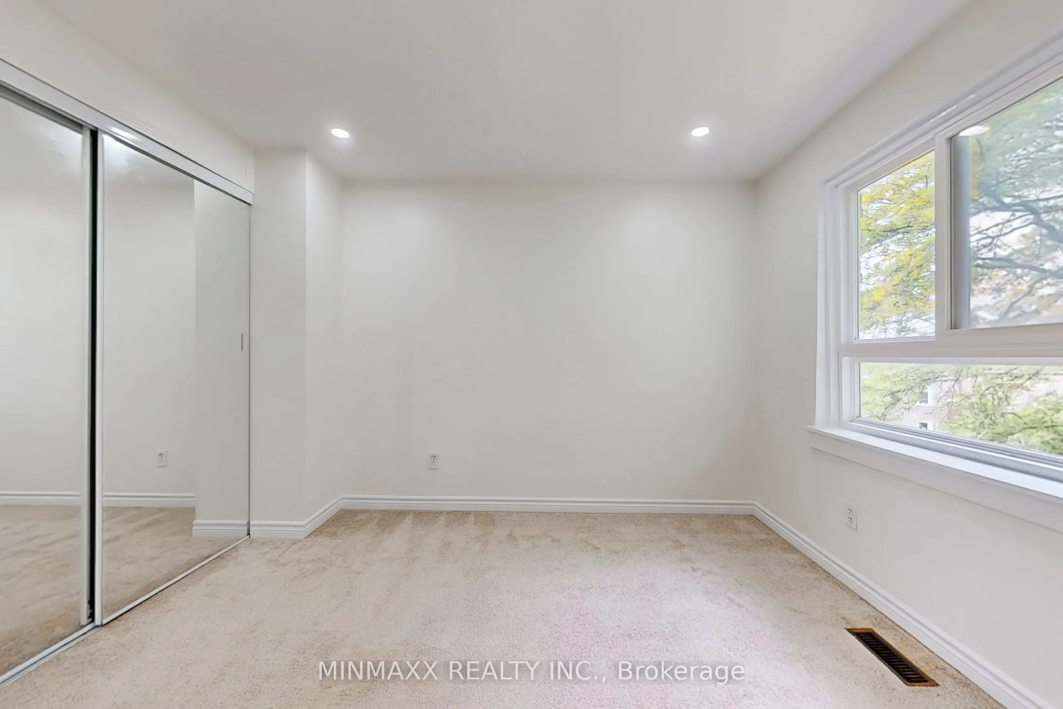 400 Bloor Street E, #64