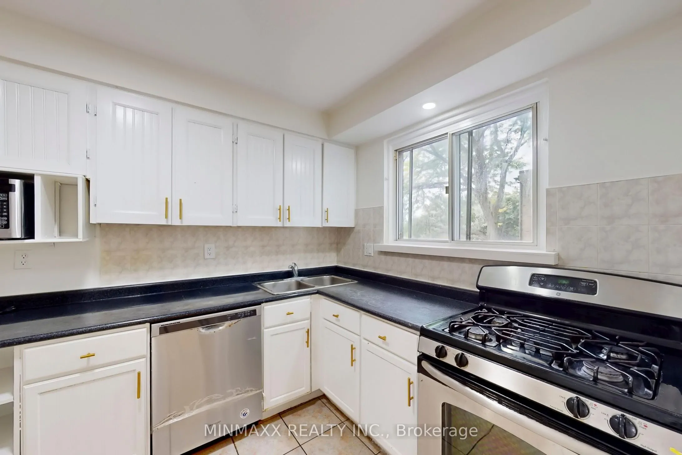 400 Bloor Street E, #64