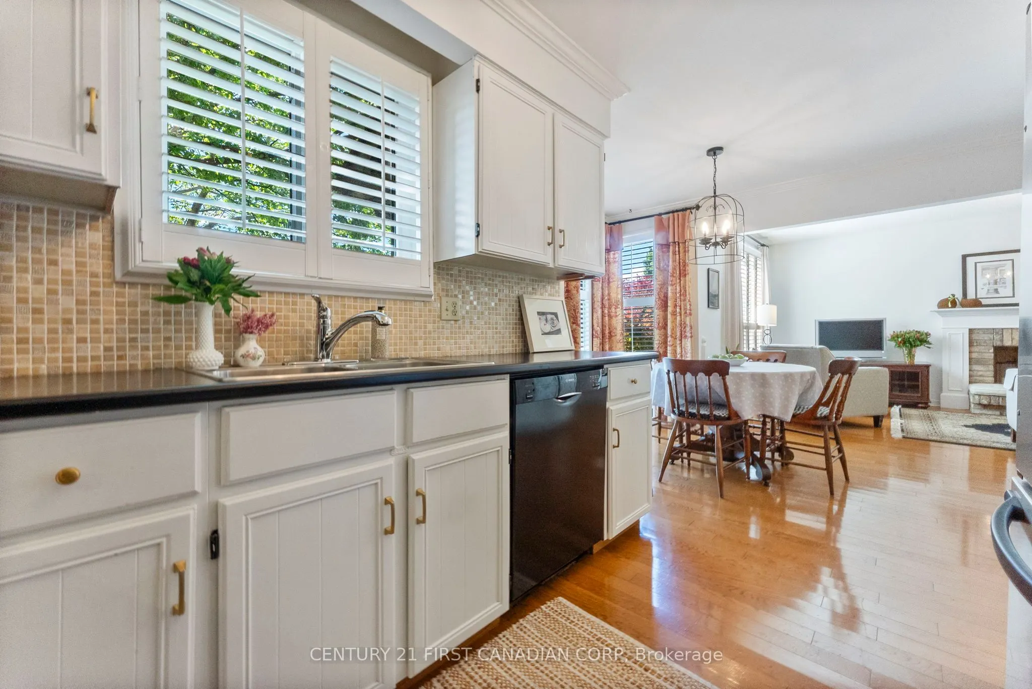 1224 Nathaniel Crescent