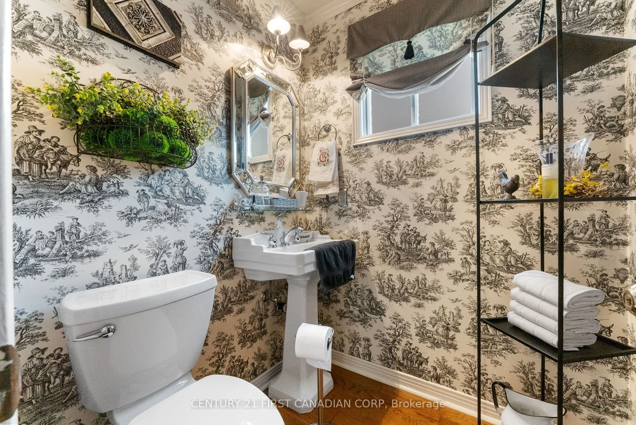 1224 Nathaniel Crescent