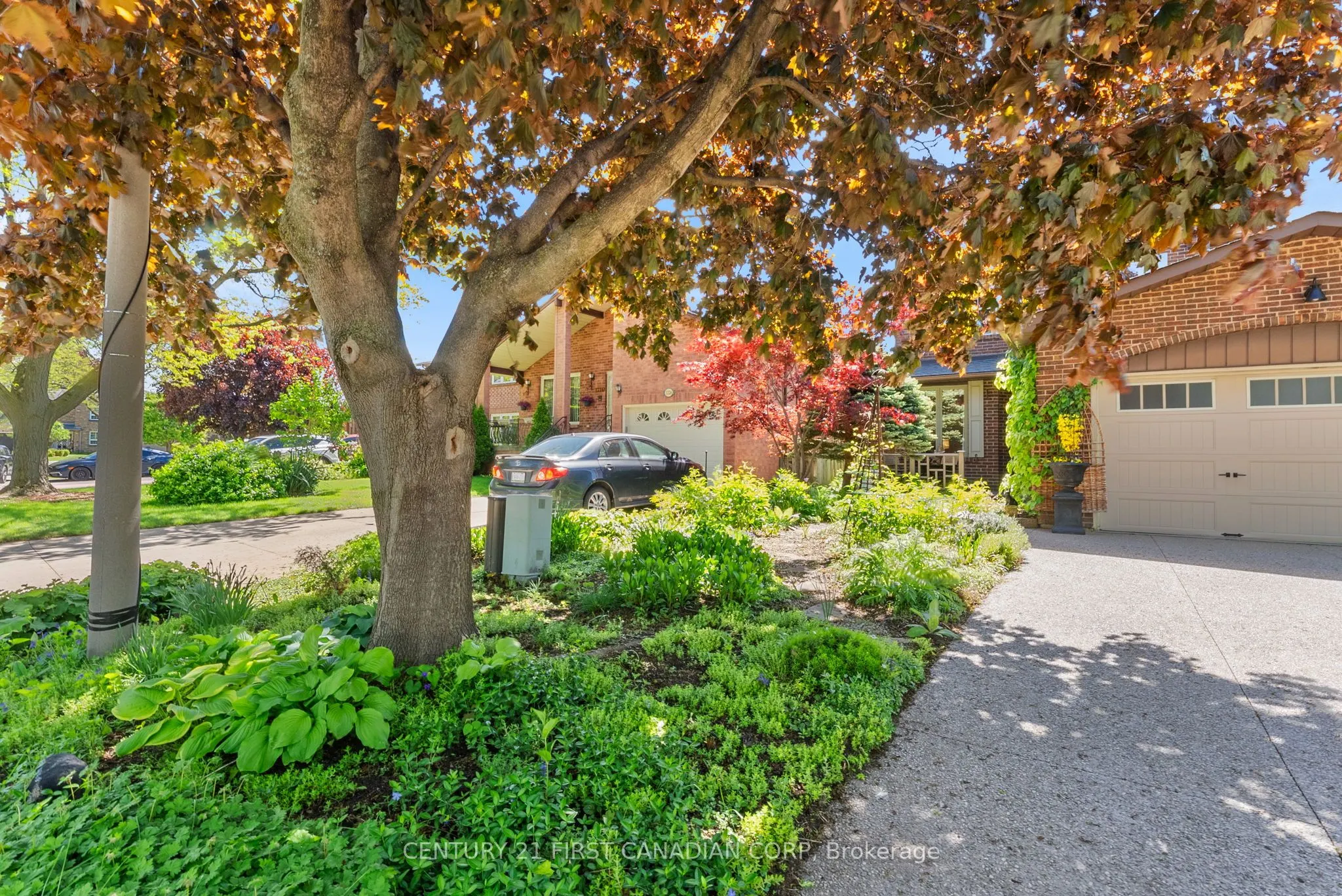 1224 Nathaniel Crescent