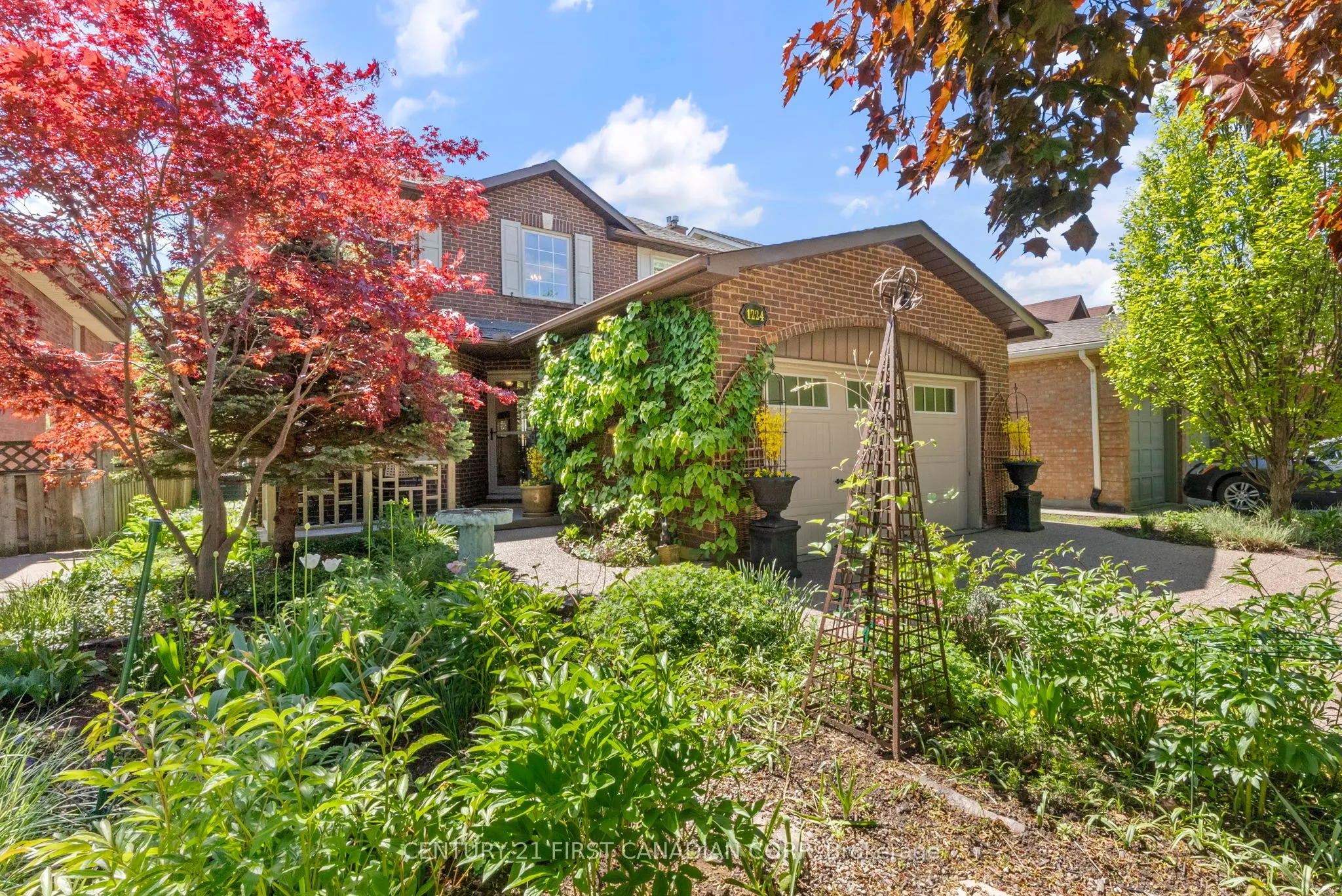 1224 Nathaniel Crescent