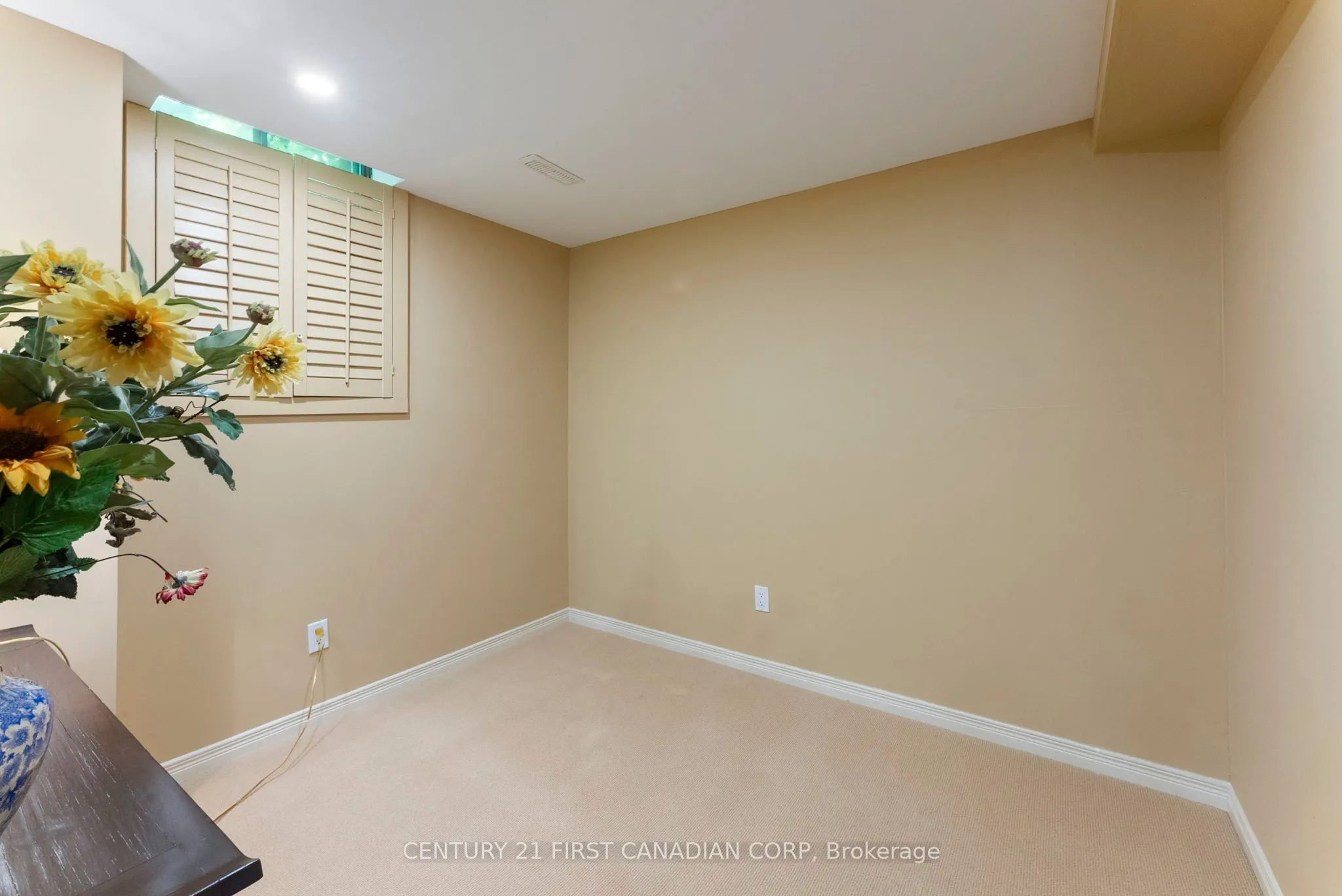 1224 Nathaniel Crescent