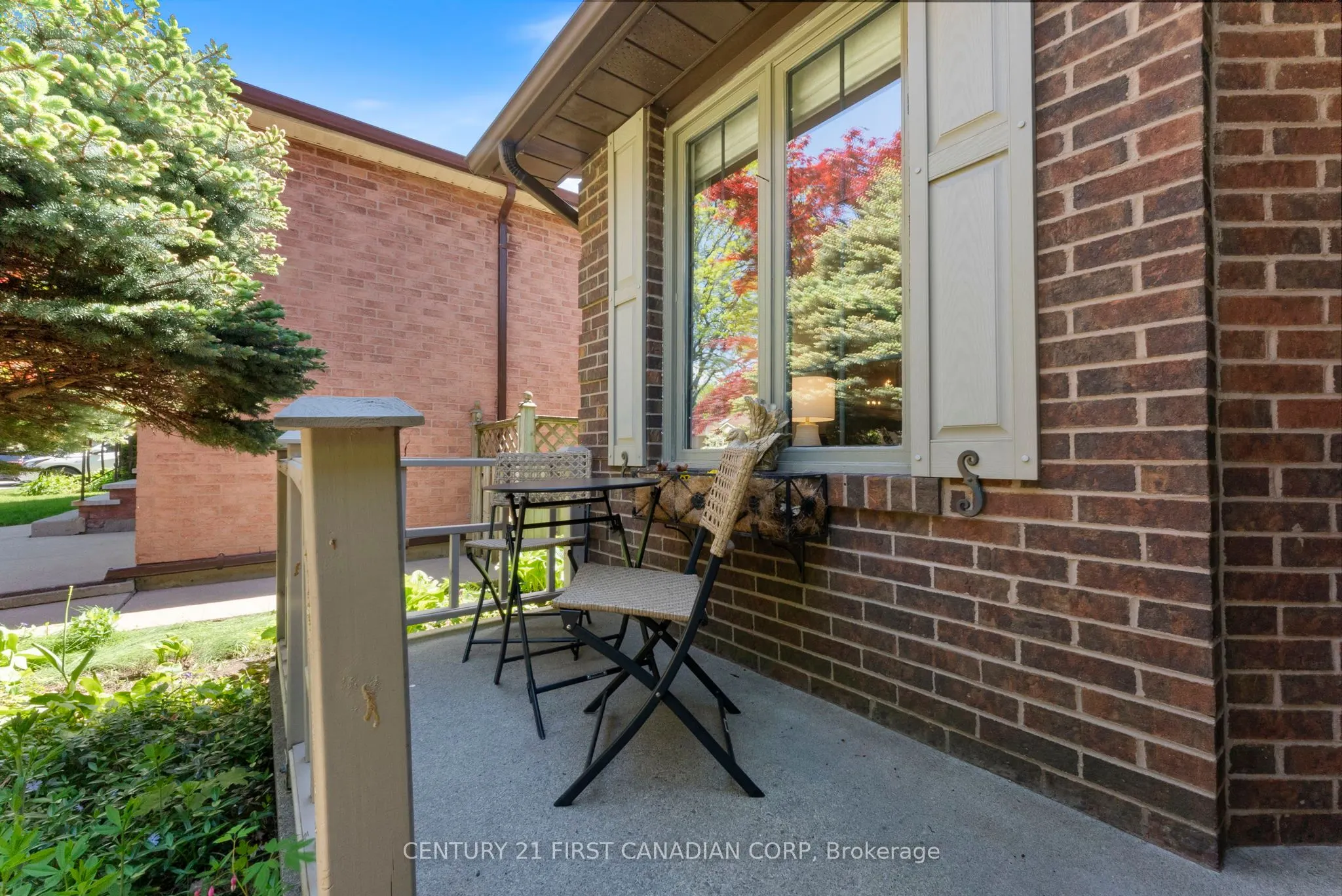 1224 Nathaniel Crescent