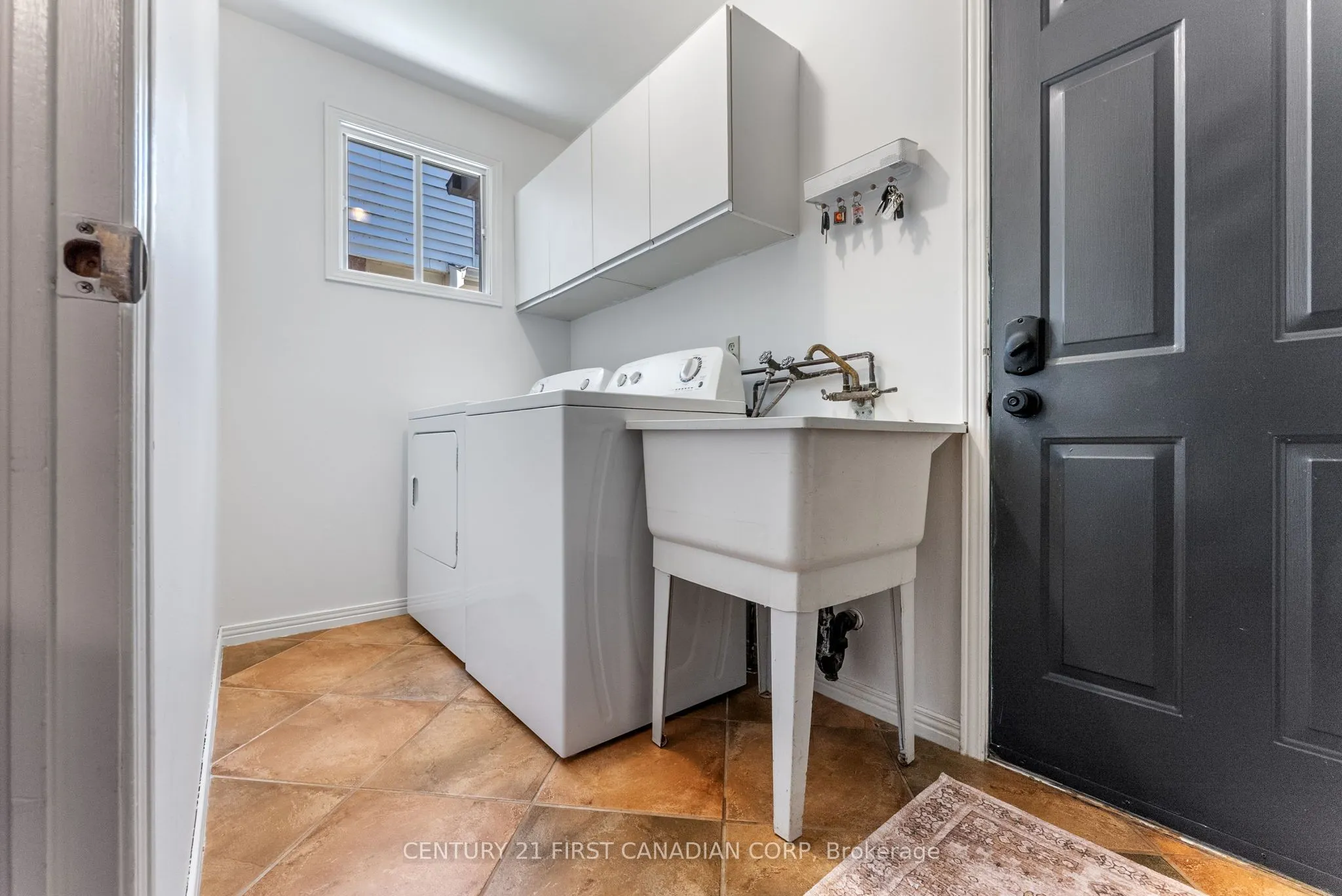 1224 Nathaniel Crescent