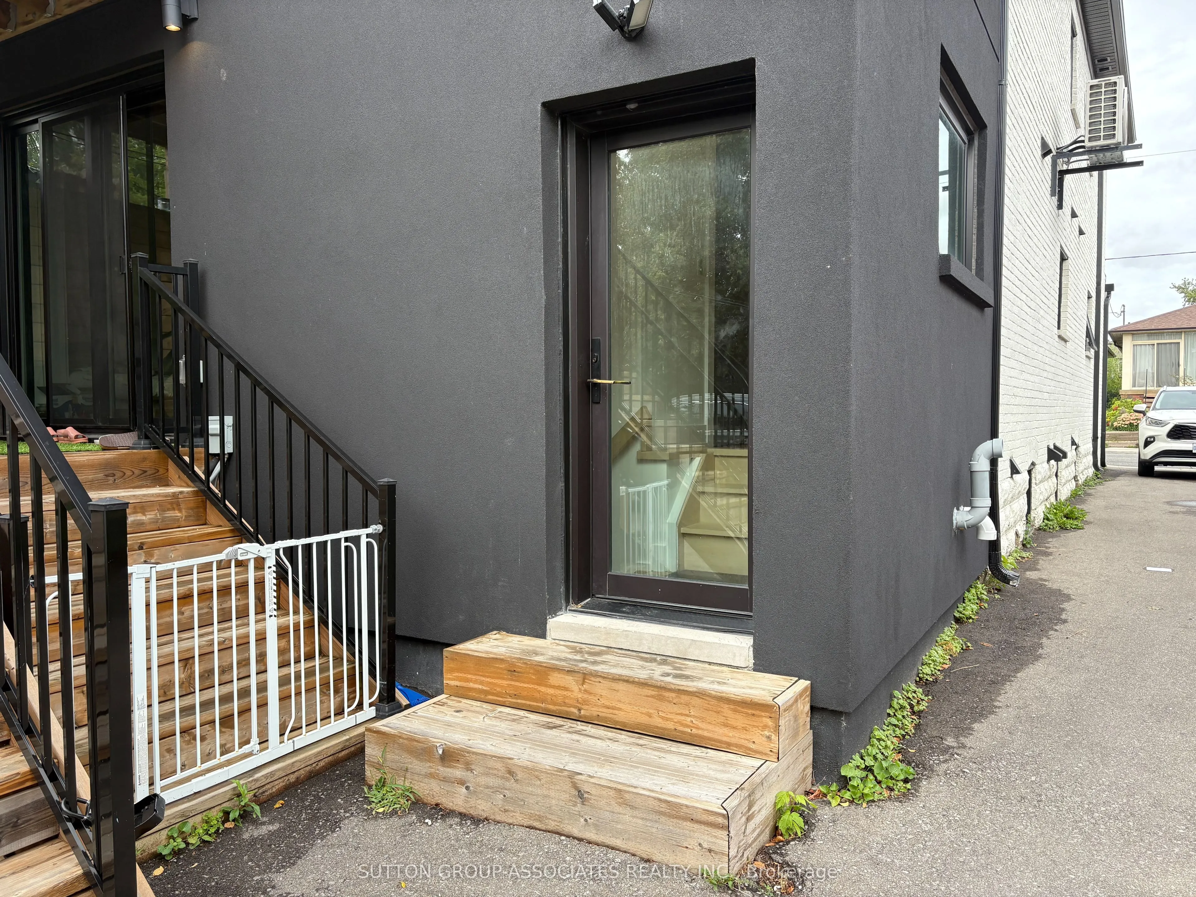 1059 Briar Hill Avenue, #Lower