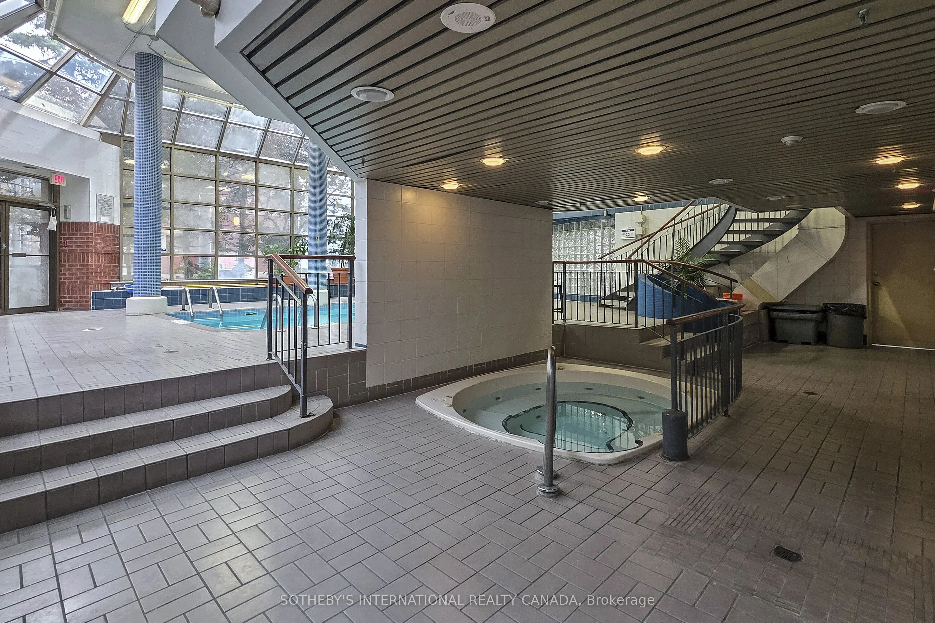 25 Fairview Road W, #406