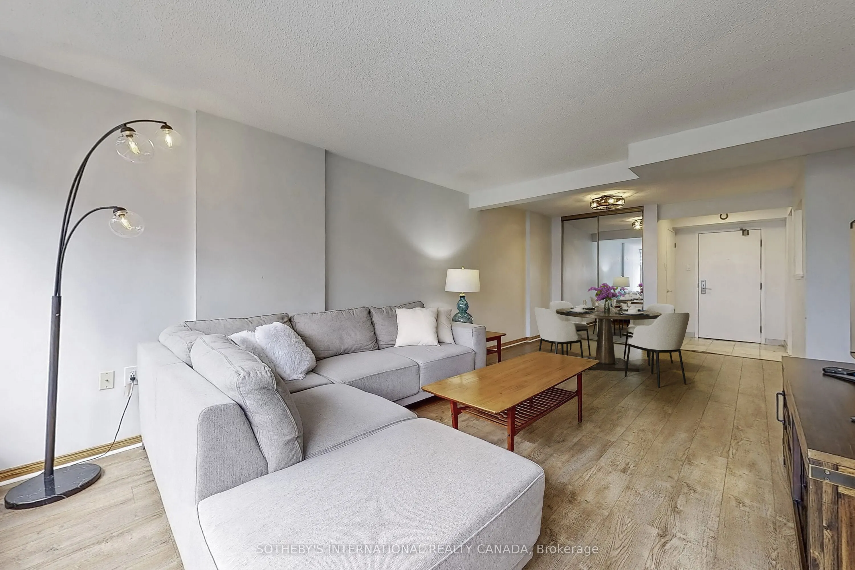 25 Fairview Road W, #406