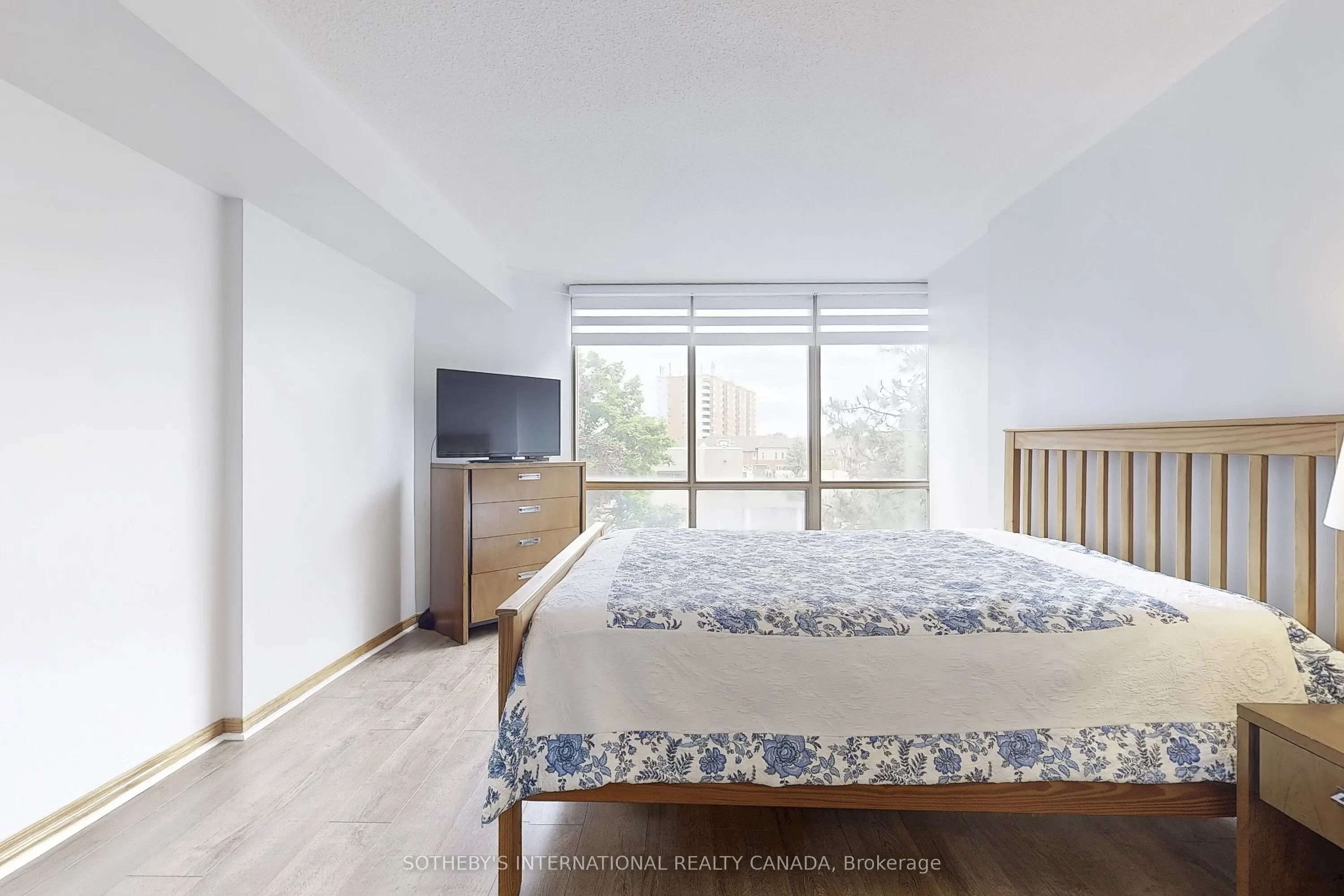25 Fairview Road W, #406